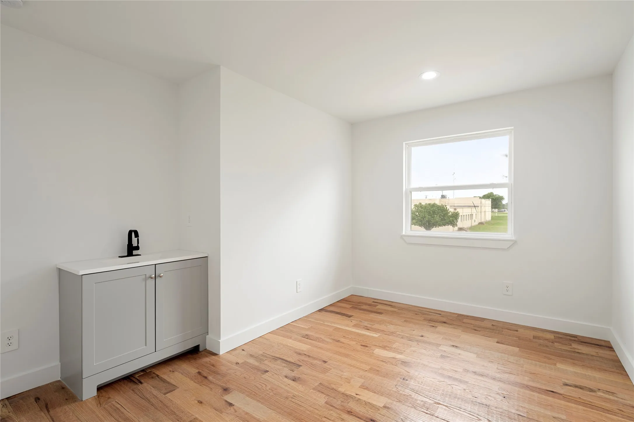 Office For Rent in Hunt County , 2815 Wesley St Street, Greenville, Texas 75401, 0, 0, Garage spaces, 0 Sqft, built in 1985, mls#21407777, Real Estate Agent in Greenville, Homes For Rent in Hunt county, Homes For Rent in Greenville, Realtor in Greenville Texas, Real Estate Brokerage Independent Realty Texas, Luminita Cordes Realtor