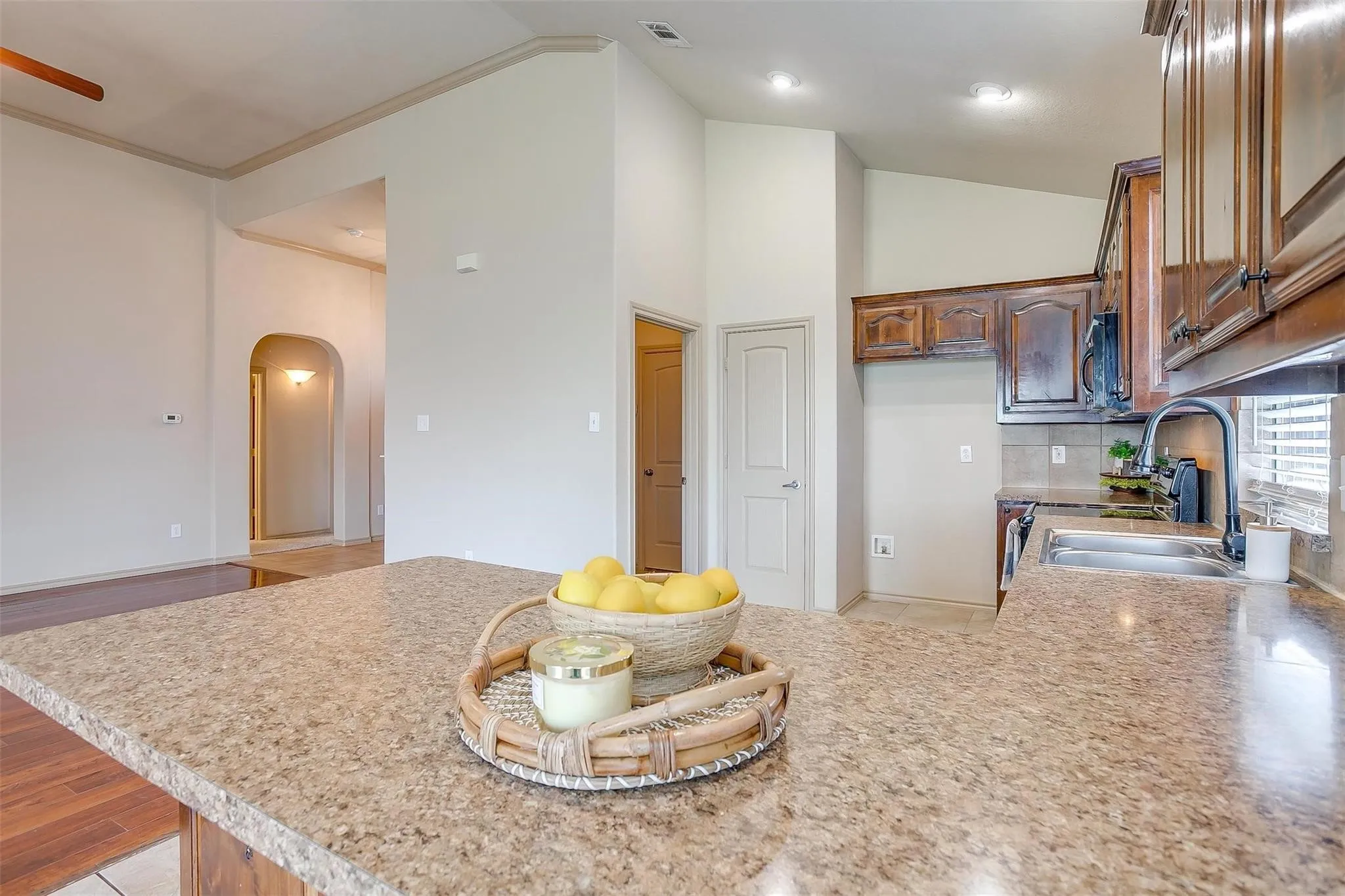 Single Family Residence For Rent in Tarrant County , 1136 Roping Reins Way, Fort Worth, Texas 76052, 3 Bedroom, 2 Bathroom, 2 Garage spaces, 1,321 Sqft, built in 2007, mls#21407167, Real Estate Agent in Fort Worth, Homes For Rent in Tarrant county, Homes For Rent in Fort Worth, Realtor in Fort Worth Texas, Real Estate Brokerage Independent Realty Texas, Luminita Cordes Realtor