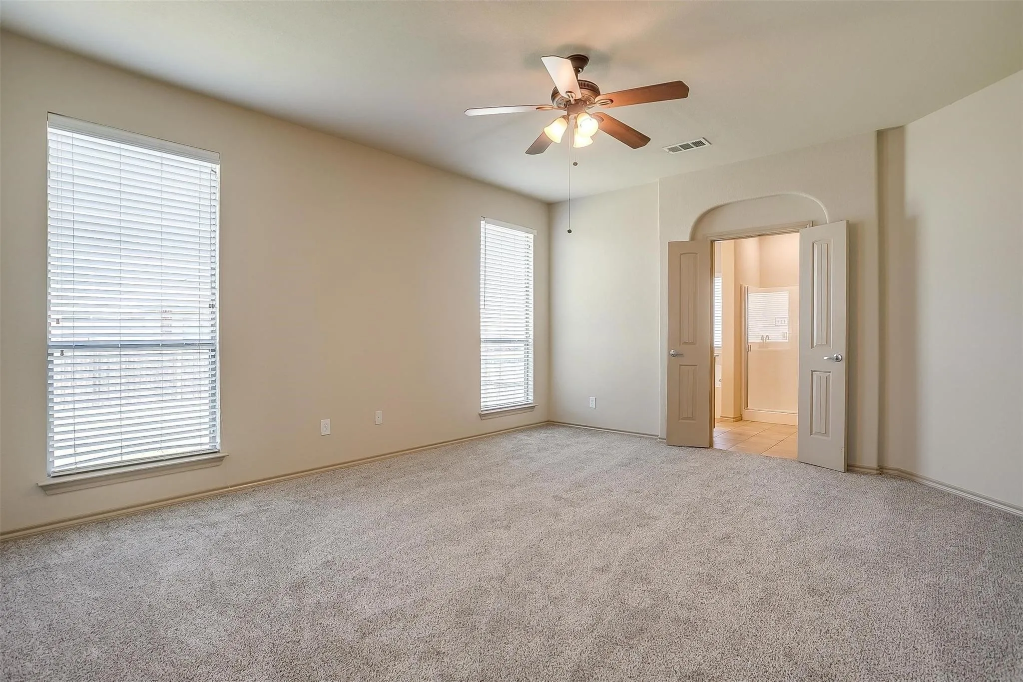 Single Family Residence For Rent in Tarrant County , 1136 Roping Reins Way, Fort Worth, Texas 76052, 3 Bedroom, 2 Bathroom, 2 Garage spaces, 1,321 Sqft, built in 2007, mls#21407167, Real Estate Agent in Fort Worth, Homes For Rent in Tarrant county, Homes For Rent in Fort Worth, Realtor in Fort Worth Texas, Real Estate Brokerage Independent Realty Texas, Luminita Cordes Realtor