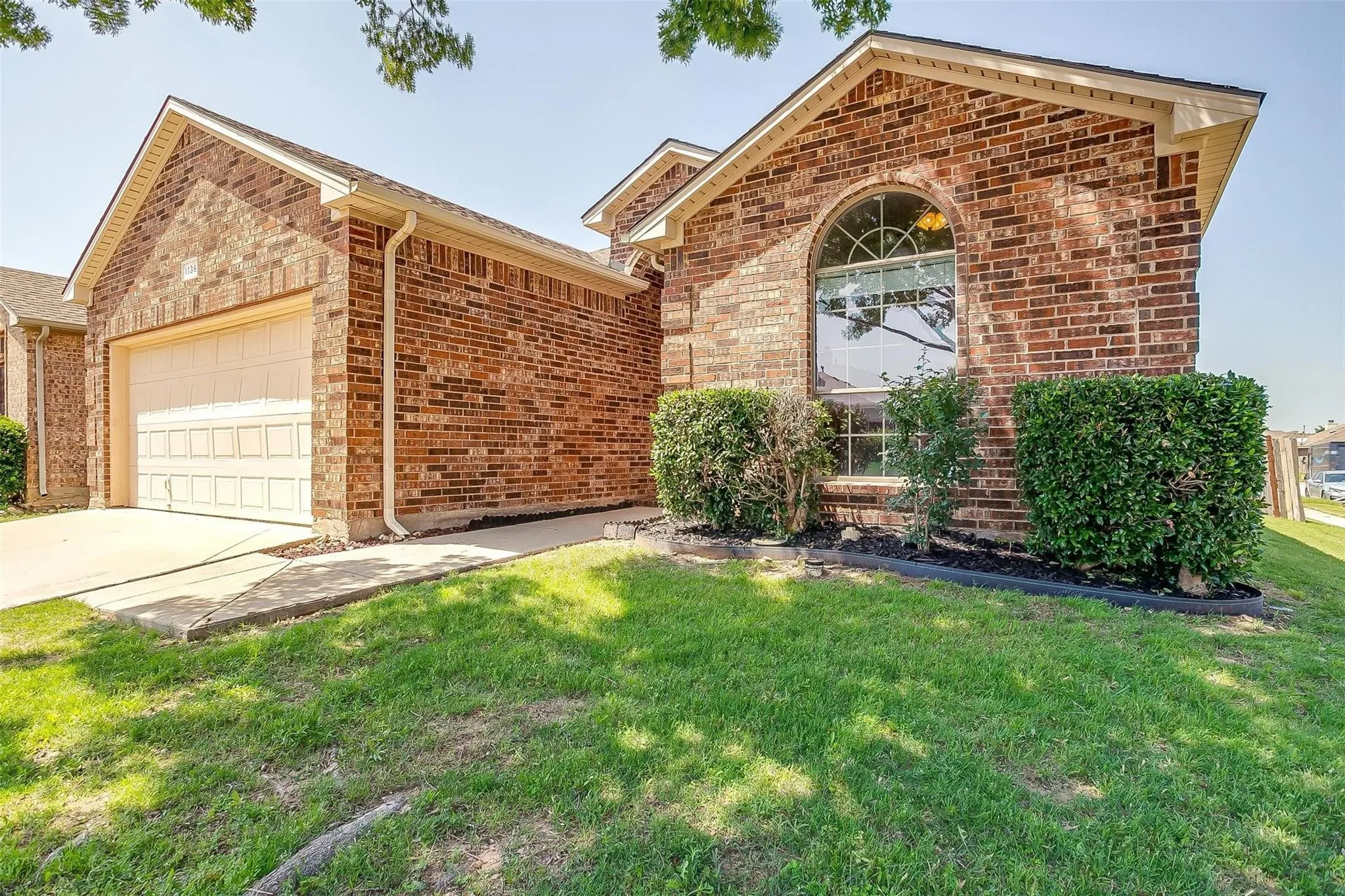 Single Family Residence For Rent in Tarrant County , 1136 Roping Reins Way, Fort Worth, Texas 76052, 3 Bedroom, 2 Bathroom, 2 Garage spaces, 1,321 Sqft, built in 2007, mls#21407167, Real Estate Agent in Fort Worth, Homes For Rent in Tarrant county, Homes For Rent in Fort Worth, Realtor in Fort Worth Texas, Real Estate Brokerage Independent Realty Texas, Luminita Cordes Realtor