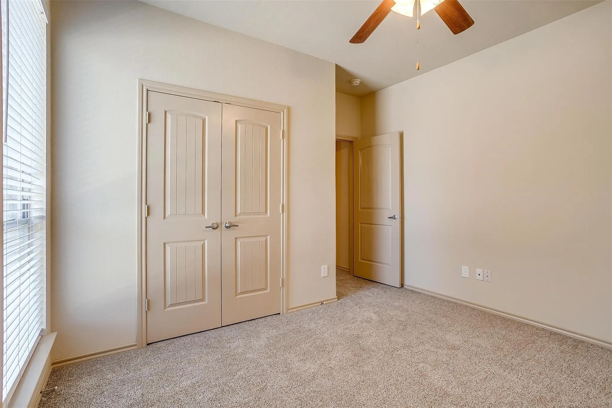 Single Family Residence For Rent in Tarrant County , 1136 Roping Reins Way, Fort Worth, Texas 76052, 3 Bedroom, 2 Bathroom, 2 Garage spaces, 1,321 Sqft, built in 2007, mls#21407167, Real Estate Agent in Fort Worth, Homes For Rent in Tarrant county, Homes For Rent in Fort Worth, Realtor in Fort Worth Texas, Real Estate Brokerage Independent Realty Texas, Luminita Cordes Realtor