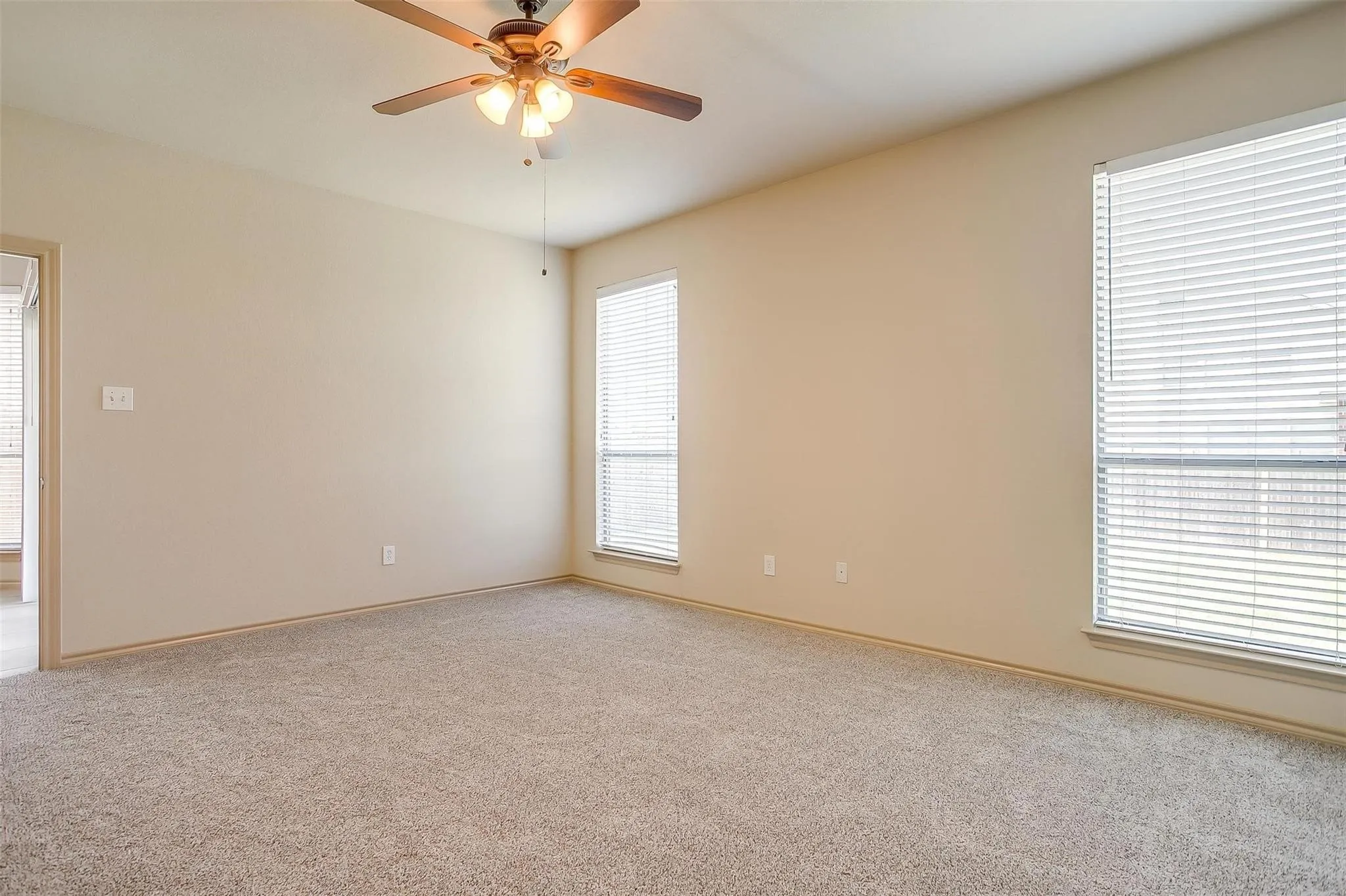 Single Family Residence For Rent in Tarrant County , 1136 Roping Reins Way, Fort Worth, Texas 76052, 3 Bedroom, 2 Bathroom, 2 Garage spaces, 1,321 Sqft, built in 2007, mls#21407167, Real Estate Agent in Fort Worth, Homes For Rent in Tarrant county, Homes For Rent in Fort Worth, Realtor in Fort Worth Texas, Real Estate Brokerage Independent Realty Texas, Luminita Cordes Realtor