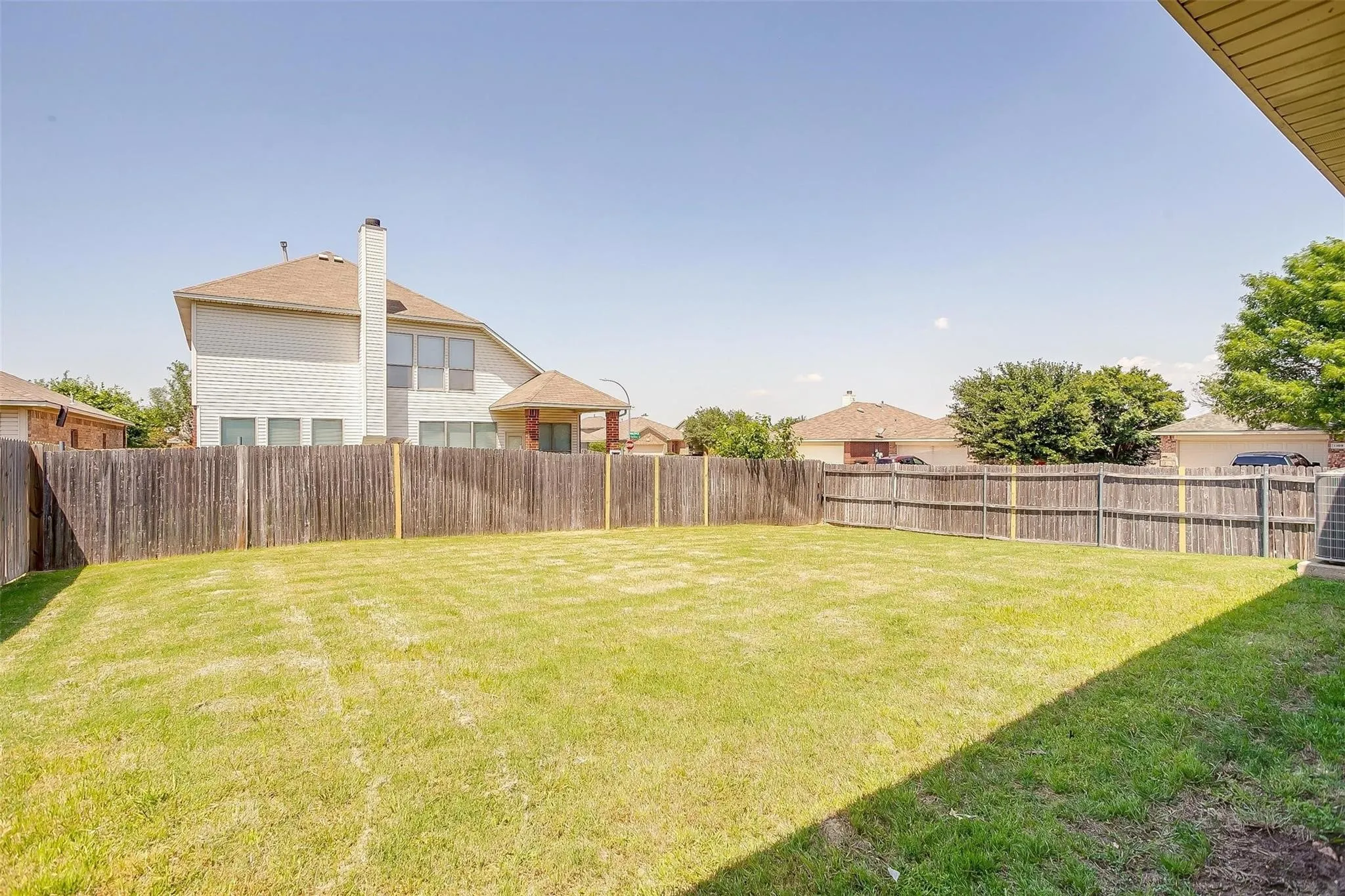 Single Family Residence For Rent in Tarrant County , 1136 Roping Reins Way, Fort Worth, Texas 76052, 3 Bedroom, 2 Bathroom, 2 Garage spaces, 1,321 Sqft, built in 2007, mls#21407167, Real Estate Agent in Fort Worth, Homes For Rent in Tarrant county, Homes For Rent in Fort Worth, Realtor in Fort Worth Texas, Real Estate Brokerage Independent Realty Texas, Luminita Cordes Realtor