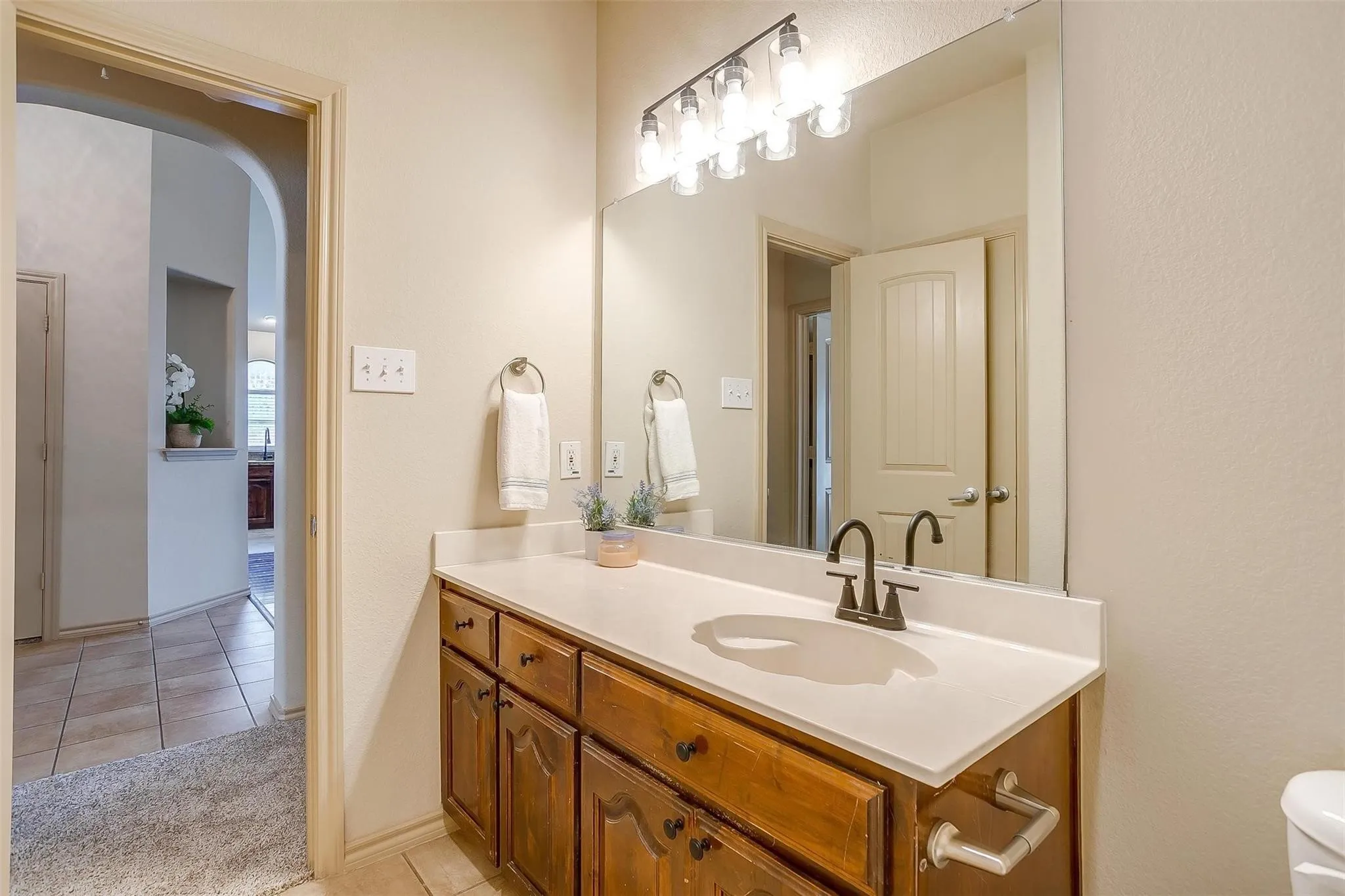 Single Family Residence For Rent in Tarrant County , 1136 Roping Reins Way, Fort Worth, Texas 76052, 3 Bedroom, 2 Bathroom, 2 Garage spaces, 1,321 Sqft, built in 2007, mls#21407167, Real Estate Agent in Fort Worth, Homes For Rent in Tarrant county, Homes For Rent in Fort Worth, Realtor in Fort Worth Texas, Real Estate Brokerage Independent Realty Texas, Luminita Cordes Realtor