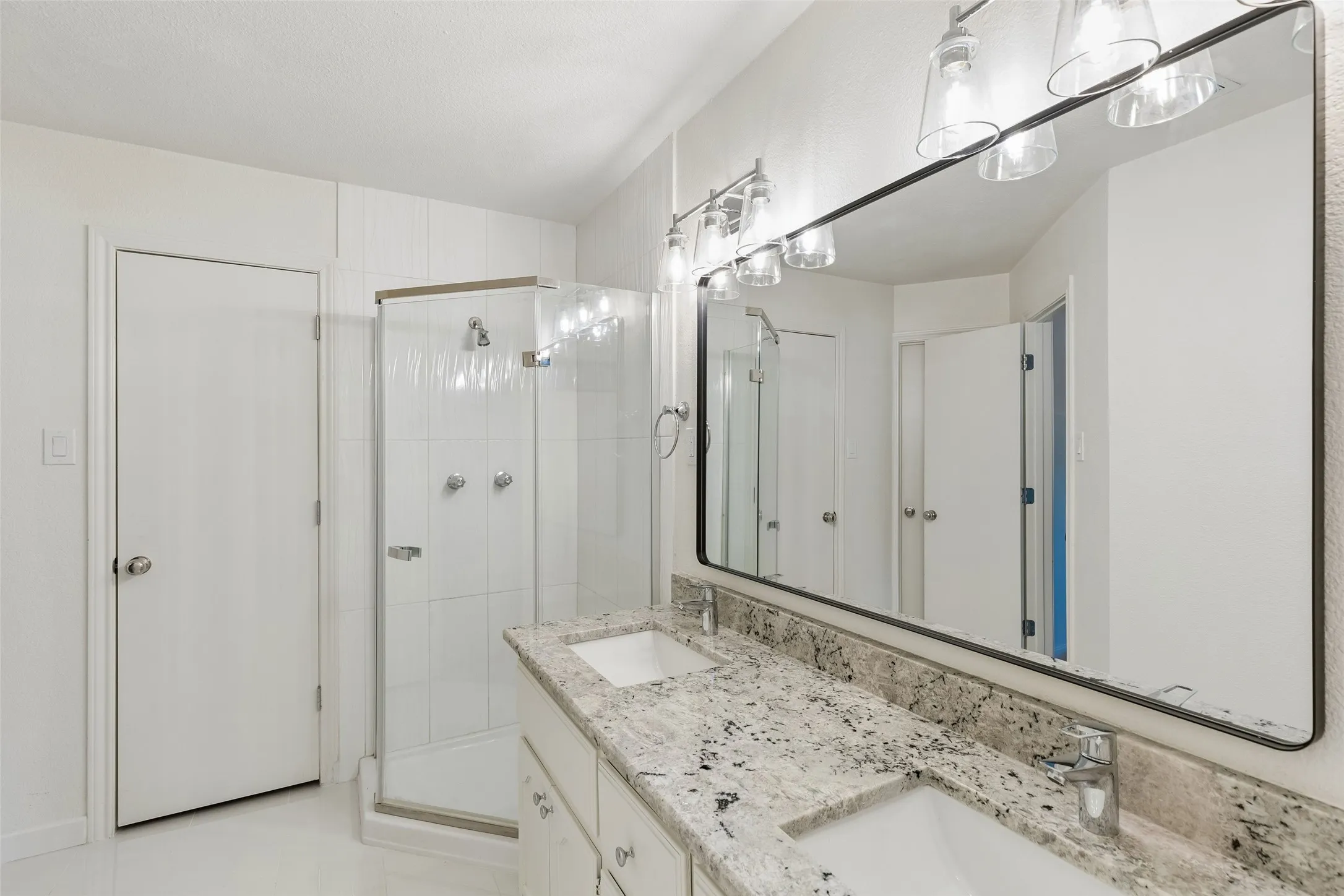 Duplex For Rent in Collin County , 3307 Foxboro Drive, Richardson, Texas 75082, 2 Bedroom, 2 Bathroom, Garage spaces, 1,309 Sqft, built in 1983, mls#21407277, Real Estate Agent in Richardson, Homes For Rent in Collin county, Homes For Rent in Richardson, Realtor in Richardson Texas, Real Estate Brokerage Independent Realty Texas, Luminita Cordes Realtor