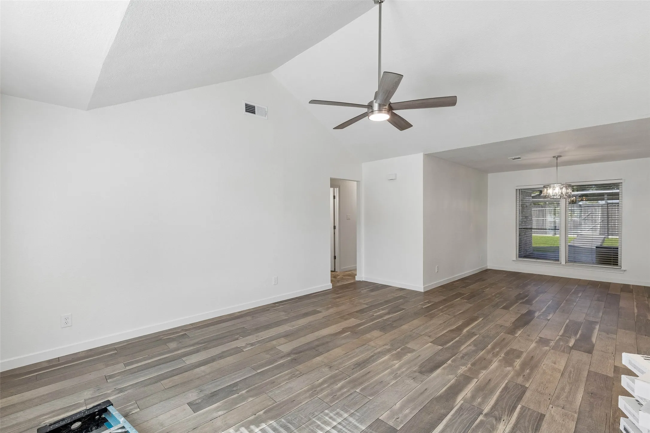 Duplex For Rent in Collin County , 3307 Foxboro Drive, Richardson, Texas 75082, 2 Bedroom, 2 Bathroom, Garage spaces, 1,309 Sqft, built in 1983, mls#21407277, Real Estate Agent in Richardson, Homes For Rent in Collin county, Homes For Rent in Richardson, Realtor in Richardson Texas, Real Estate Brokerage Independent Realty Texas, Luminita Cordes Realtor