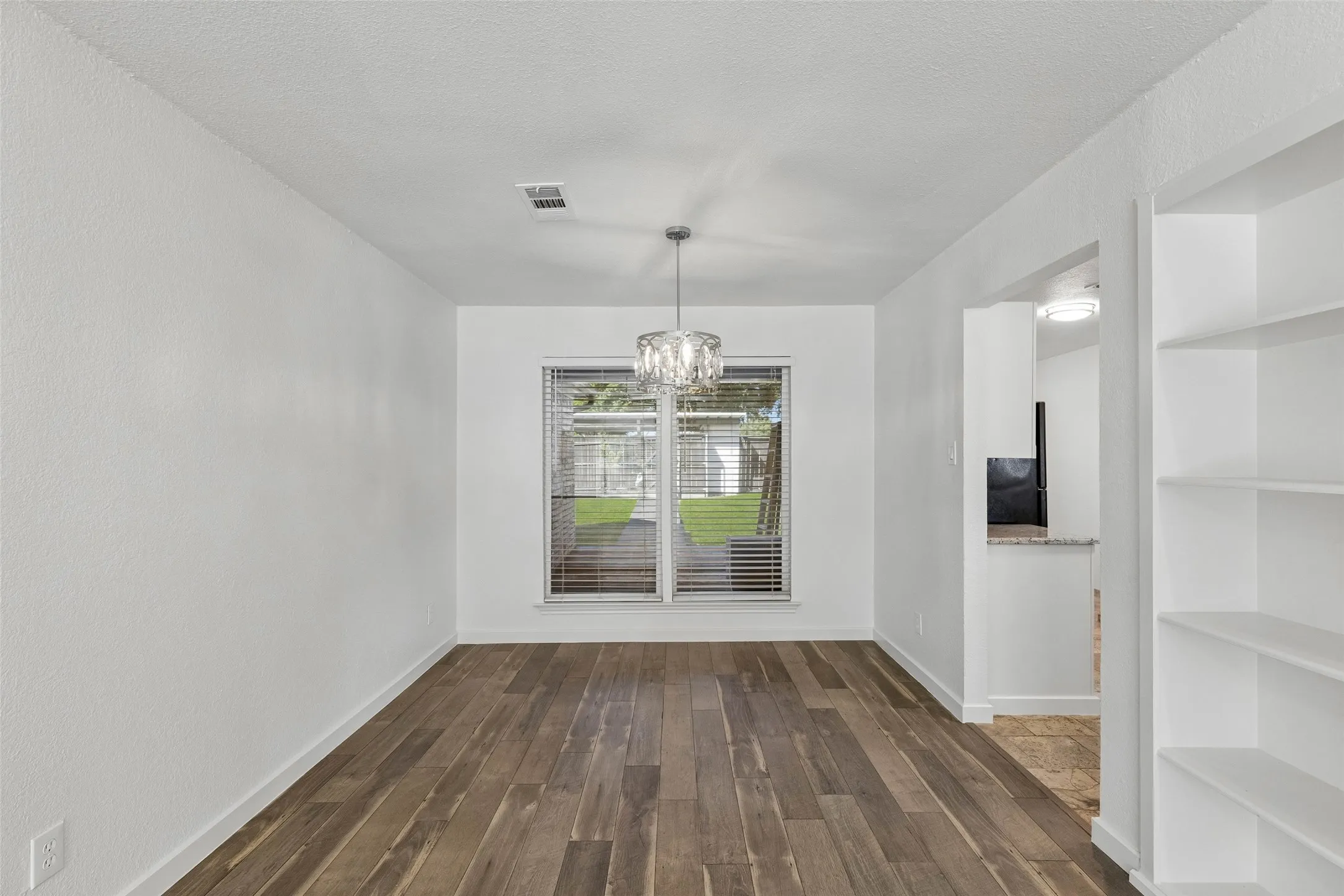 Duplex For Rent in Collin County , 3307 Foxboro Drive, Richardson, Texas 75082, 2 Bedroom, 2 Bathroom, Garage spaces, 1,309 Sqft, built in 1983, mls#21407277, Real Estate Agent in Richardson, Homes For Rent in Collin county, Homes For Rent in Richardson, Realtor in Richardson Texas, Real Estate Brokerage Independent Realty Texas, Luminita Cordes Realtor
