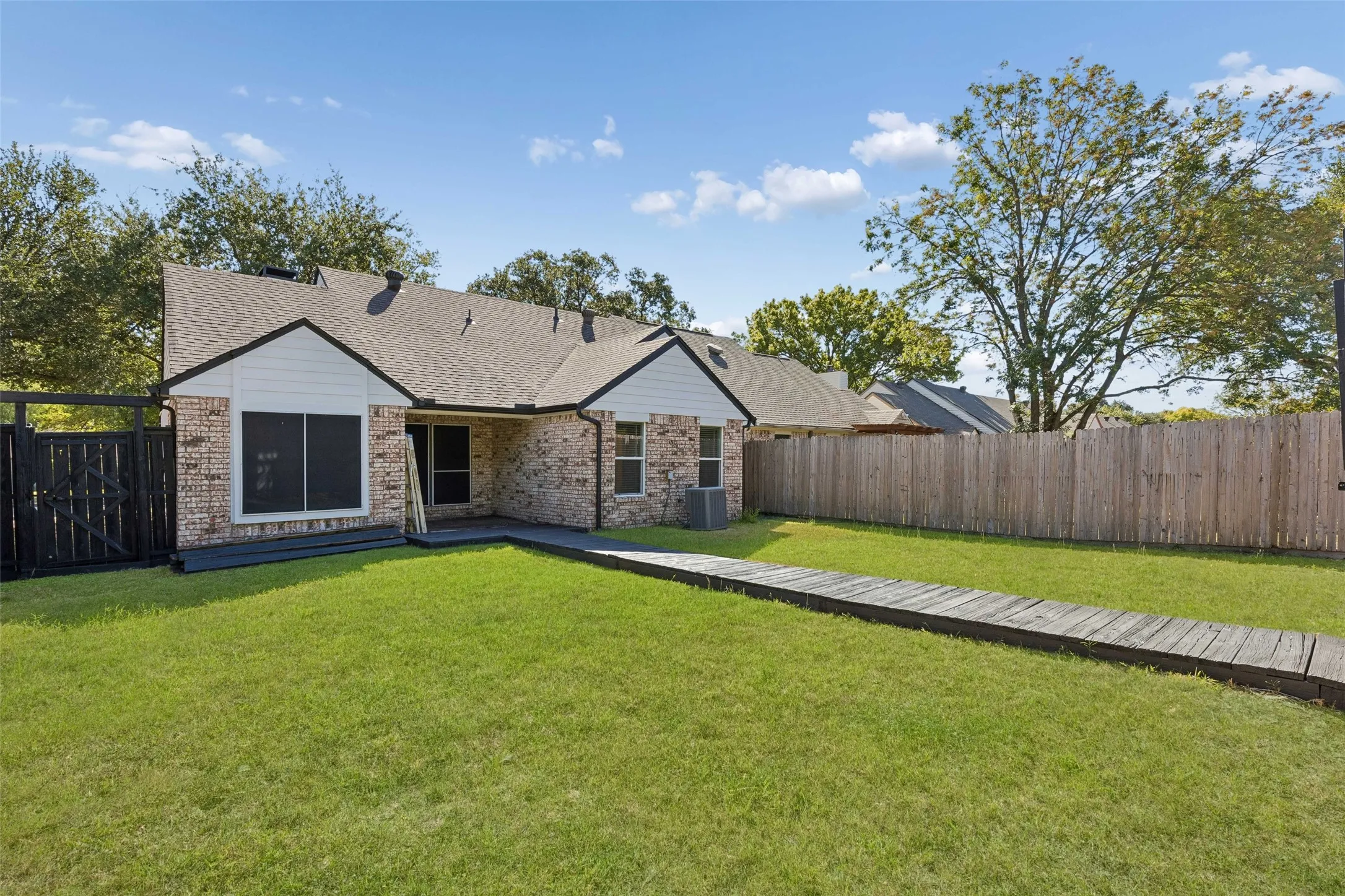 Duplex For Rent in Collin County , 3307 Foxboro Drive, Richardson, Texas 75082, 2 Bedroom, 2 Bathroom, Garage spaces, 1,309 Sqft, built in 1983, mls#21407277, Real Estate Agent in Richardson, Homes For Rent in Collin county, Homes For Rent in Richardson, Realtor in Richardson Texas, Real Estate Brokerage Independent Realty Texas, Luminita Cordes Realtor