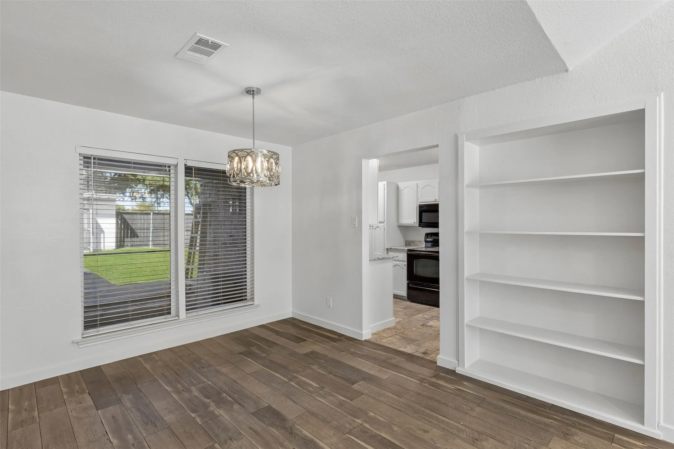 Duplex For Rent in Collin County , 3307 Foxboro Drive, Richardson, Texas 75082, 2 Bedroom, 2 Bathroom, Garage spaces, 1,309 Sqft, built in 1983, mls#21407277, Real Estate Agent in Richardson, Homes For Rent in Collin county, Homes For Rent in Richardson, Realtor in Richardson Texas, Real Estate Brokerage Independent Realty Texas, Luminita Cordes Realtor