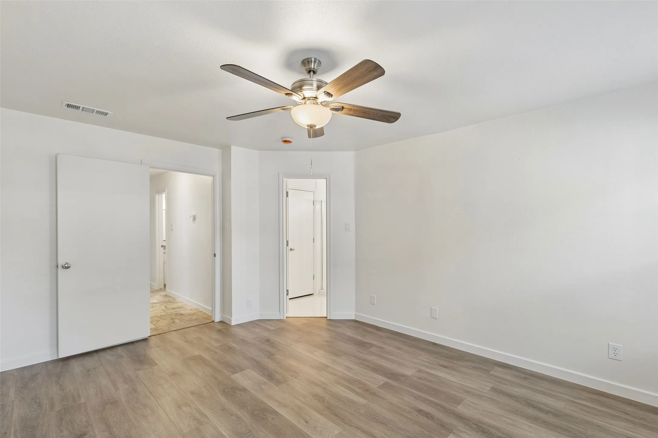 Duplex For Rent in Collin County , 3307 Foxboro Drive, Richardson, Texas 75082, 2 Bedroom, 2 Bathroom, Garage spaces, 1,309 Sqft, built in 1983, mls#21407277, Real Estate Agent in Richardson, Homes For Rent in Collin county, Homes For Rent in Richardson, Realtor in Richardson Texas, Real Estate Brokerage Independent Realty Texas, Luminita Cordes Realtor