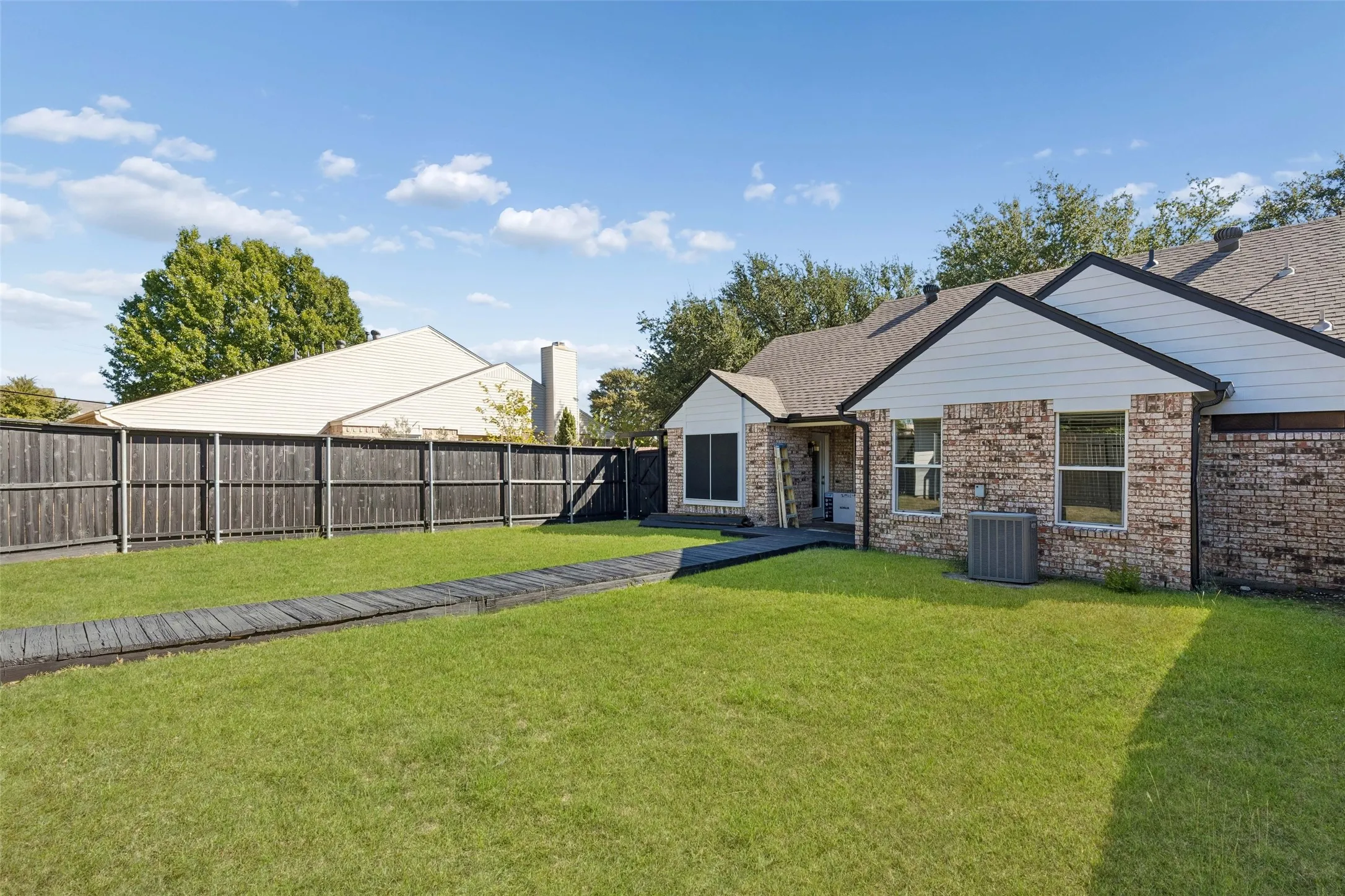 Duplex For Rent in Collin County , 3307 Foxboro Drive, Richardson, Texas 75082, 2 Bedroom, 2 Bathroom, Garage spaces, 1,309 Sqft, built in 1983, mls#21407277, Real Estate Agent in Richardson, Homes For Rent in Collin county, Homes For Rent in Richardson, Realtor in Richardson Texas, Real Estate Brokerage Independent Realty Texas, Luminita Cordes Realtor