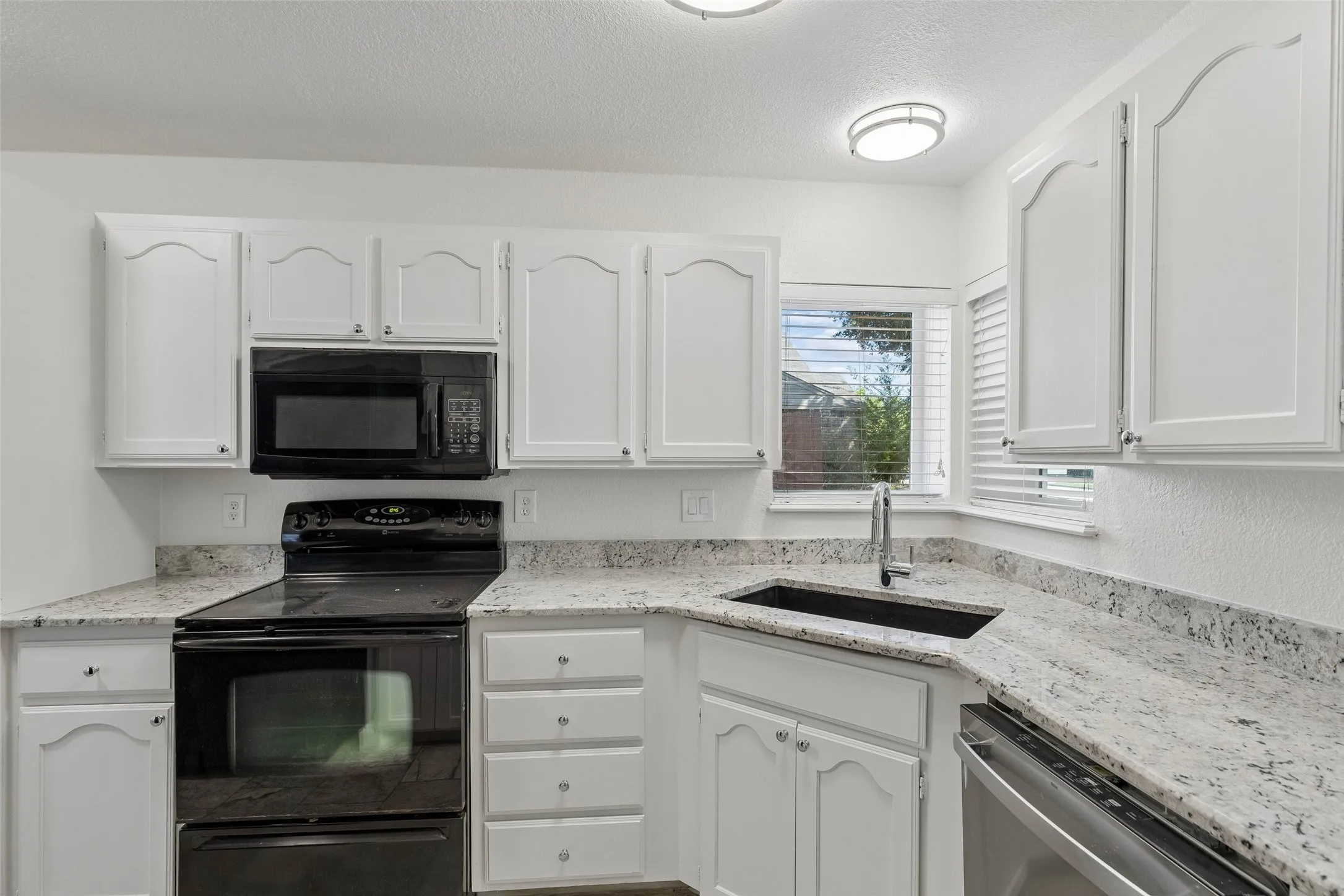 Duplex For Rent in Collin County , 3307 Foxboro Drive, Richardson, Texas 75082, 2 Bedroom, 2 Bathroom, Garage spaces, 1,309 Sqft, built in 1983, mls#21407277, Real Estate Agent in Richardson, Homes For Rent in Collin county, Homes For Rent in Richardson, Realtor in Richardson Texas, Real Estate Brokerage Independent Realty Texas, Luminita Cordes Realtor