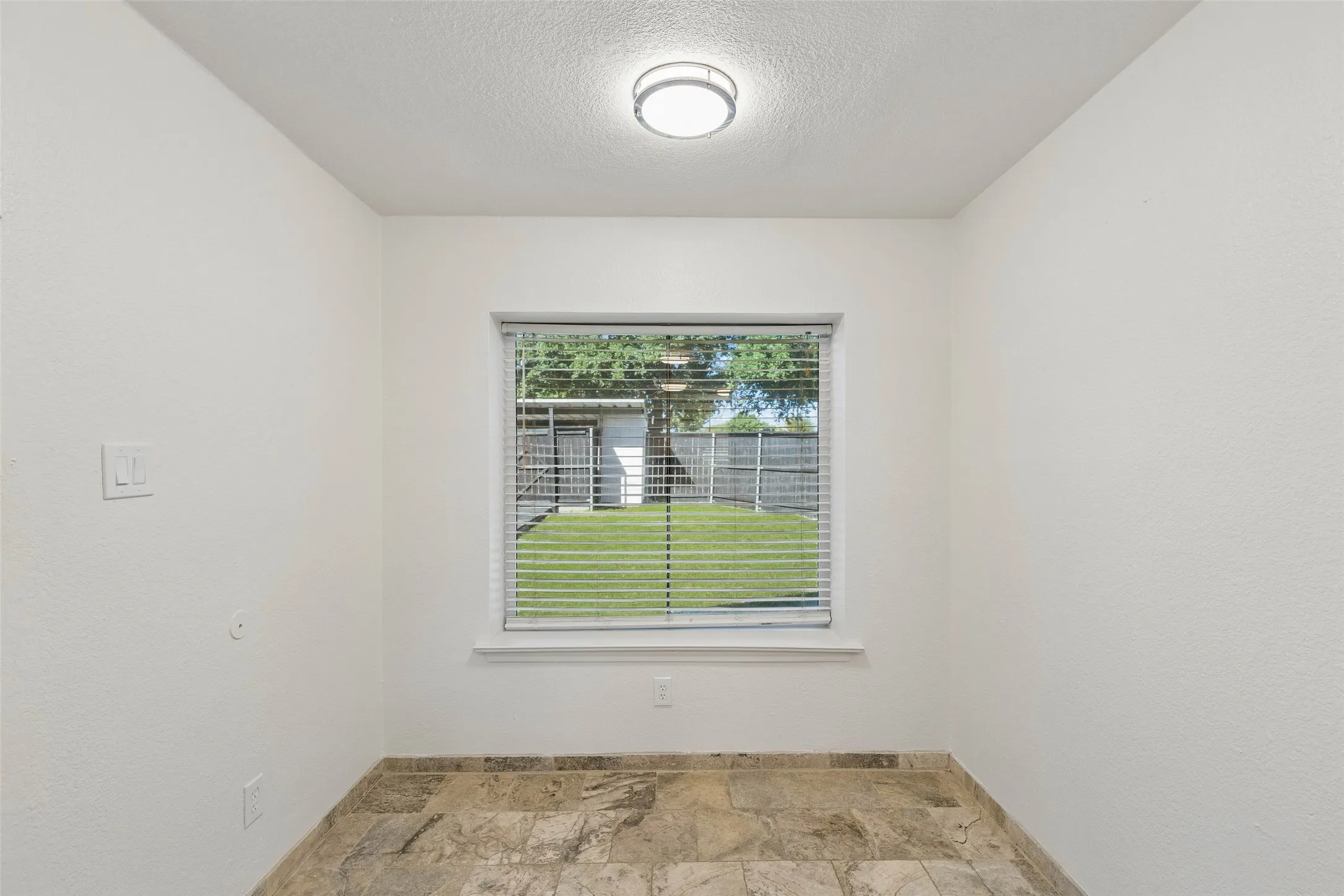 Duplex For Rent in Collin County , 3307 Foxboro Drive, Richardson, Texas 75082, 2 Bedroom, 2 Bathroom, Garage spaces, 1,309 Sqft, built in 1983, mls#21407277, Real Estate Agent in Richardson, Homes For Rent in Collin county, Homes For Rent in Richardson, Realtor in Richardson Texas, Real Estate Brokerage Independent Realty Texas, Luminita Cordes Realtor