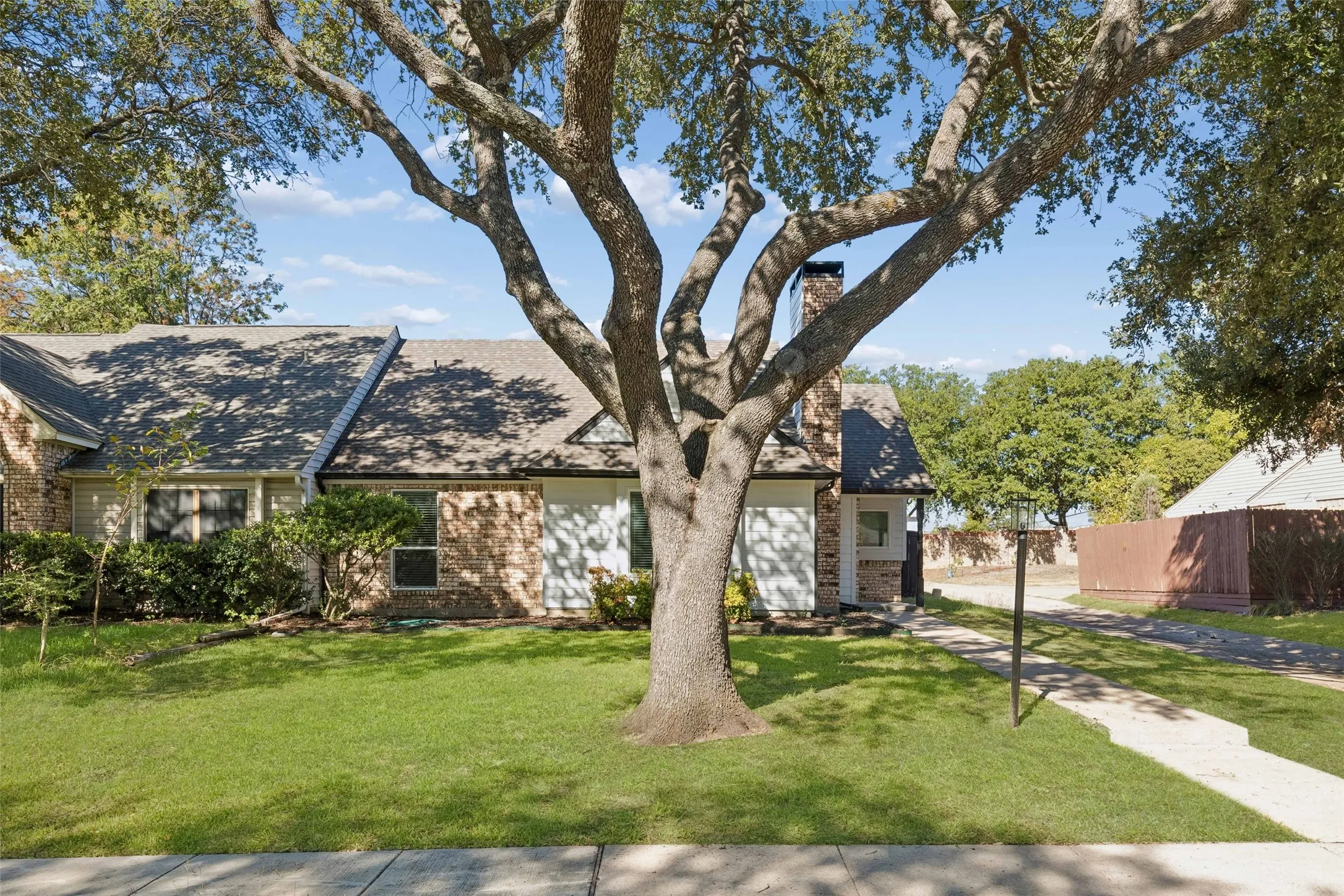 Duplex For Rent in Collin County , 3307 Foxboro Drive, Richardson, Texas 75082, 2 Bedroom, 2 Bathroom, Garage spaces, 1,309 Sqft, built in 1983, mls#21407277, Real Estate Agent in Richardson, Homes For Rent in Collin county, Homes For Rent in Richardson, Realtor in Richardson Texas, Real Estate Brokerage Independent Realty Texas, Luminita Cordes Realtor