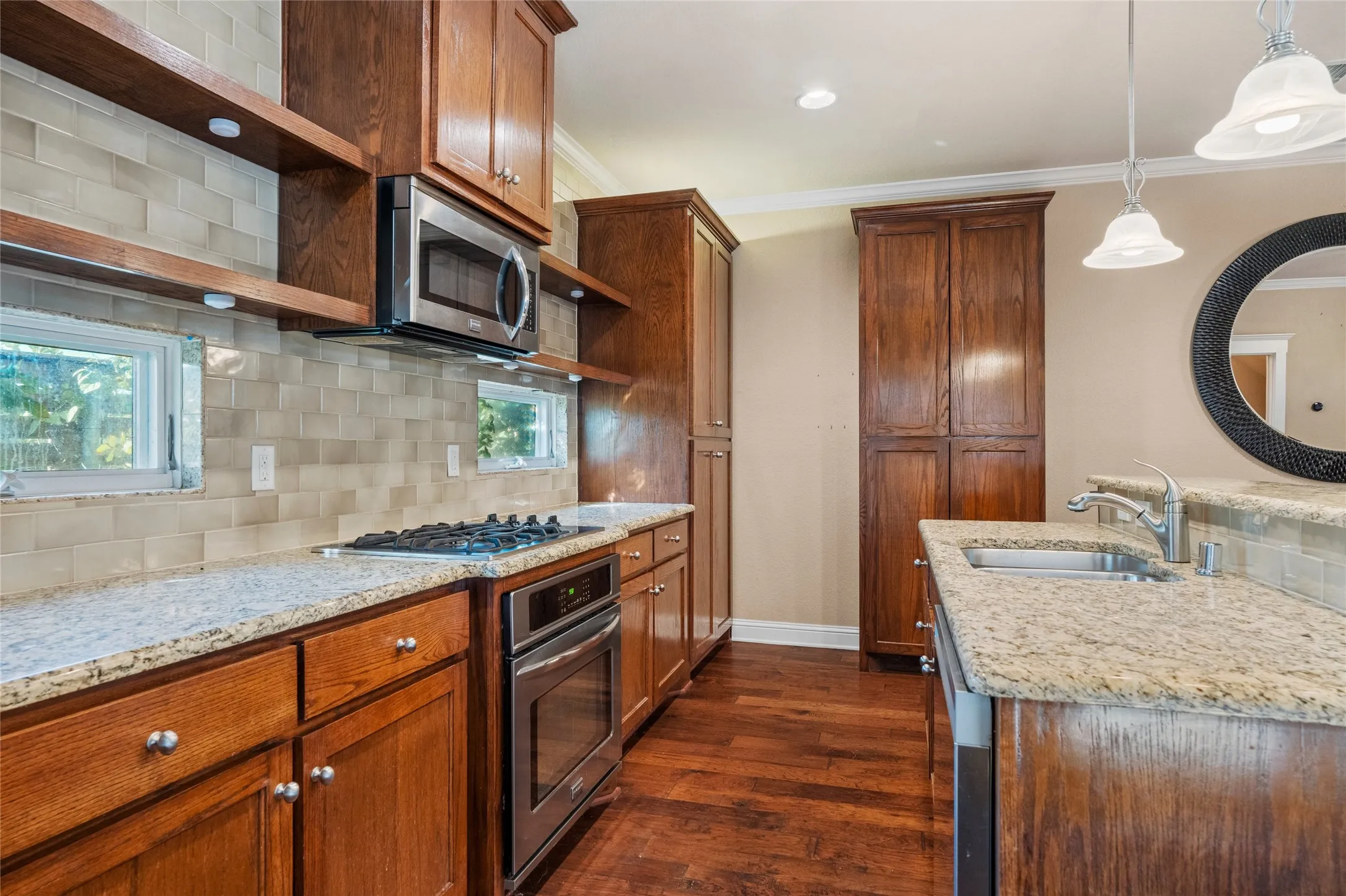 Single Family Residence For Sale in Dallas County , 1906 Malone Cliff View, Dallas, Texas 75208, 1 Bedroom, 2 Bathroom, 1 Garage spaces, 1,270 Sqft, built in 2011, mls#21403235, Real Estate Agent in Dallas, Homes For Sale in Dallas county, Homes For Sale in Dallas, Realtor in Dallas Texas, Real Estate Brokerage Independent Realty Texas, Luminita Cordes Realtor