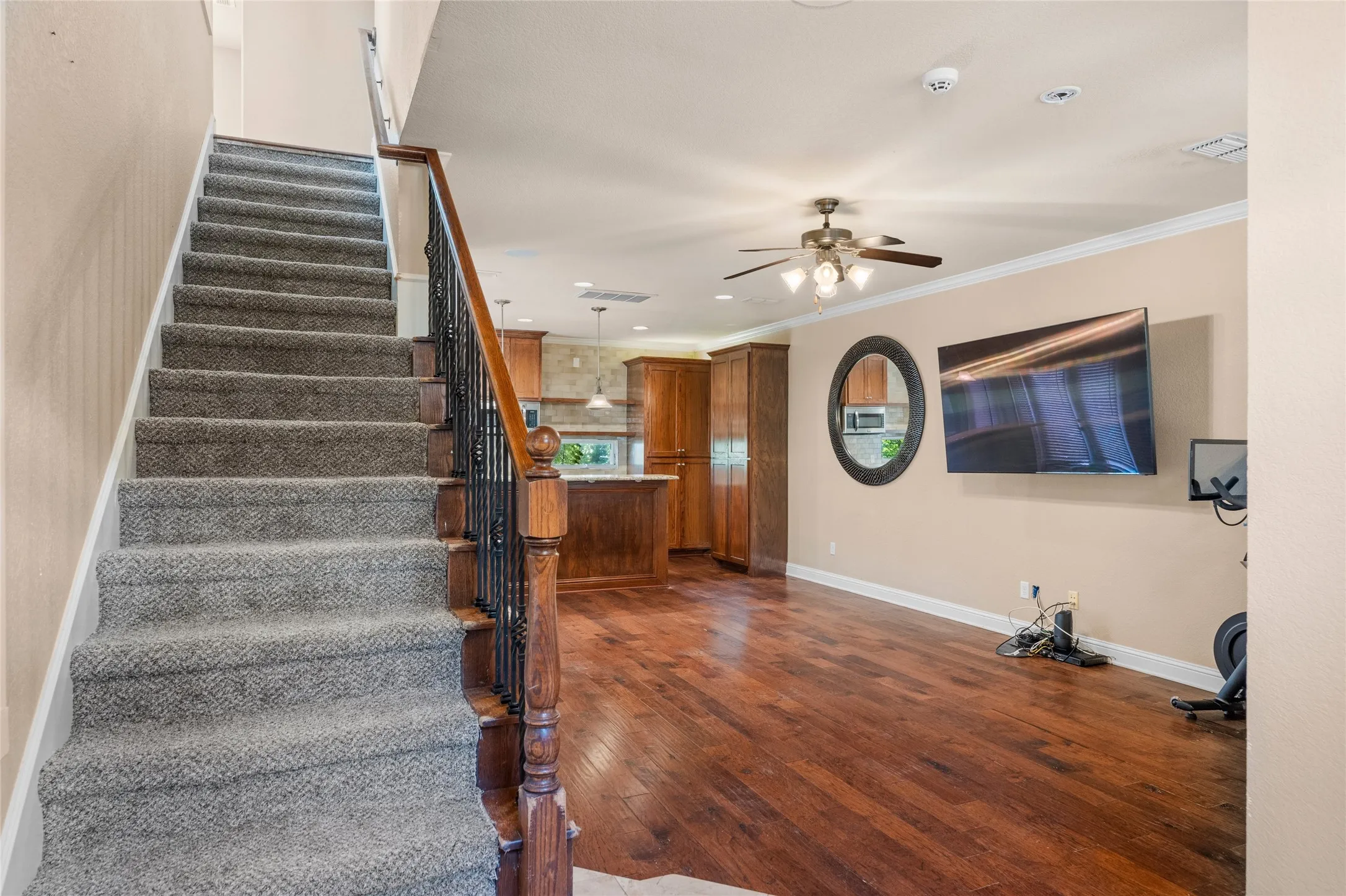 Single Family Residence For Sale in Dallas County , 1906 Malone Cliff View, Dallas, Texas 75208, 1 Bedroom, 2 Bathroom, 1 Garage spaces, 1,270 Sqft, built in 2011, mls#21403235, Real Estate Agent in Dallas, Homes For Sale in Dallas county, Homes For Sale in Dallas, Realtor in Dallas Texas, Real Estate Brokerage Independent Realty Texas, Luminita Cordes Realtor
