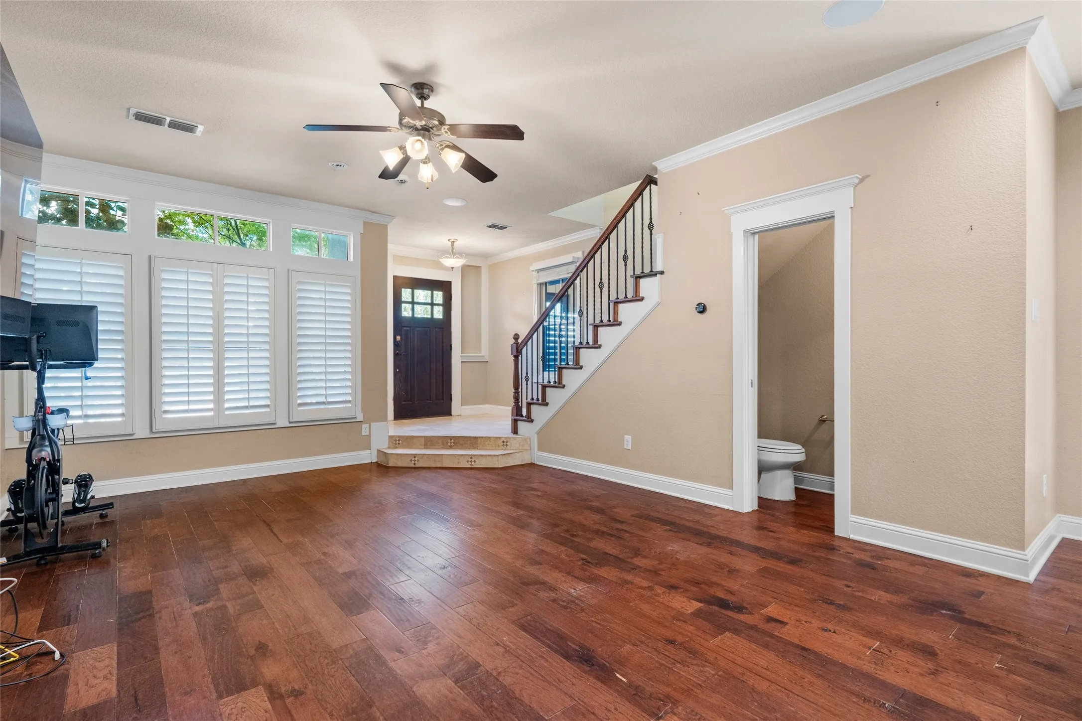 Single Family Residence For Sale in Dallas County , 1906 Malone Cliff View, Dallas, Texas 75208, 1 Bedroom, 2 Bathroom, 1 Garage spaces, 1,270 Sqft, built in 2011, mls#21403235, Real Estate Agent in Dallas, Homes For Sale in Dallas county, Homes For Sale in Dallas, Realtor in Dallas Texas, Real Estate Brokerage Independent Realty Texas, Luminita Cordes Realtor