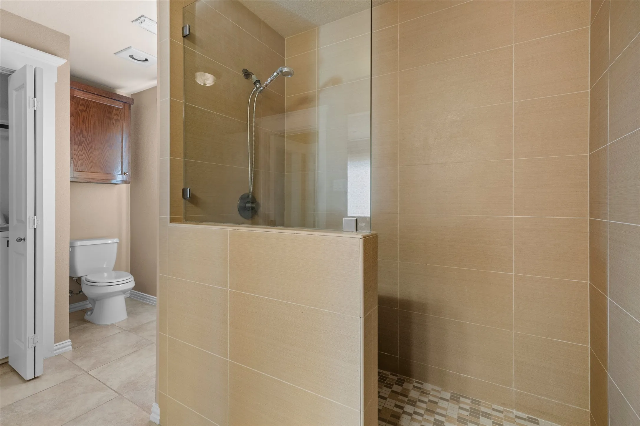 Single Family Residence For Sale in Dallas County , 1906 Malone Cliff View, Dallas, Texas 75208, 1 Bedroom, 2 Bathroom, 1 Garage spaces, 1,270 Sqft, built in 2011, mls#21403235, Real Estate Agent in Dallas, Homes For Sale in Dallas county, Homes For Sale in Dallas, Realtor in Dallas Texas, Real Estate Brokerage Independent Realty Texas, Luminita Cordes Realtor