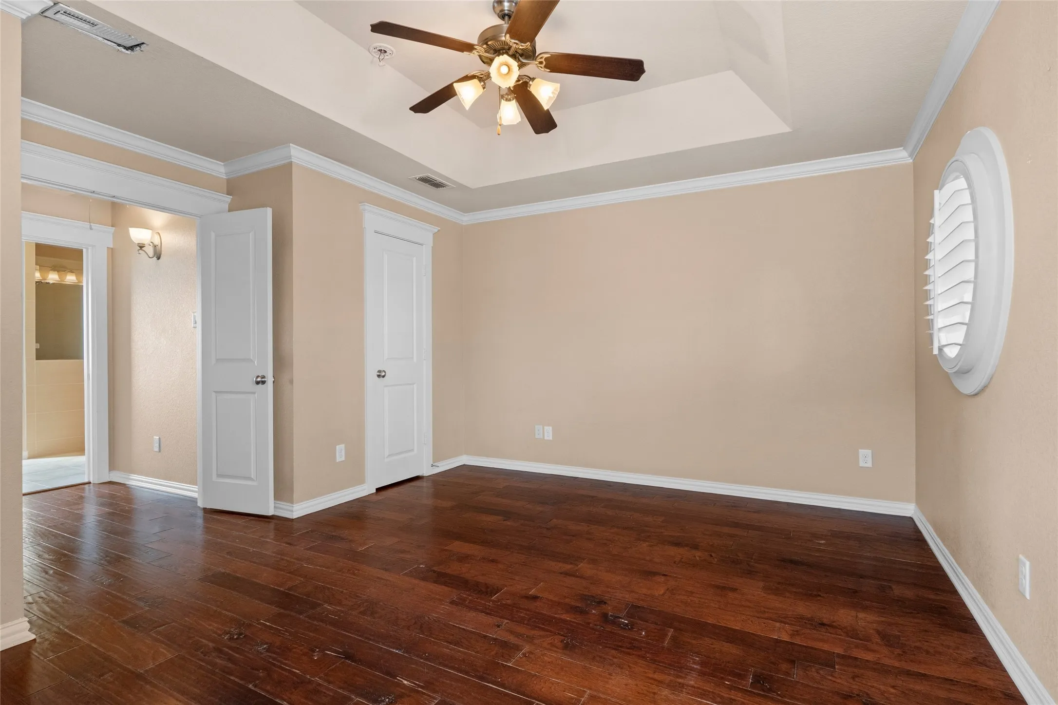 Single Family Residence For Sale in Dallas County , 1906 Malone Cliff View, Dallas, Texas 75208, 1 Bedroom, 2 Bathroom, 1 Garage spaces, 1,270 Sqft, built in 2011, mls#21403235, Real Estate Agent in Dallas, Homes For Sale in Dallas county, Homes For Sale in Dallas, Realtor in Dallas Texas, Real Estate Brokerage Independent Realty Texas, Luminita Cordes Realtor