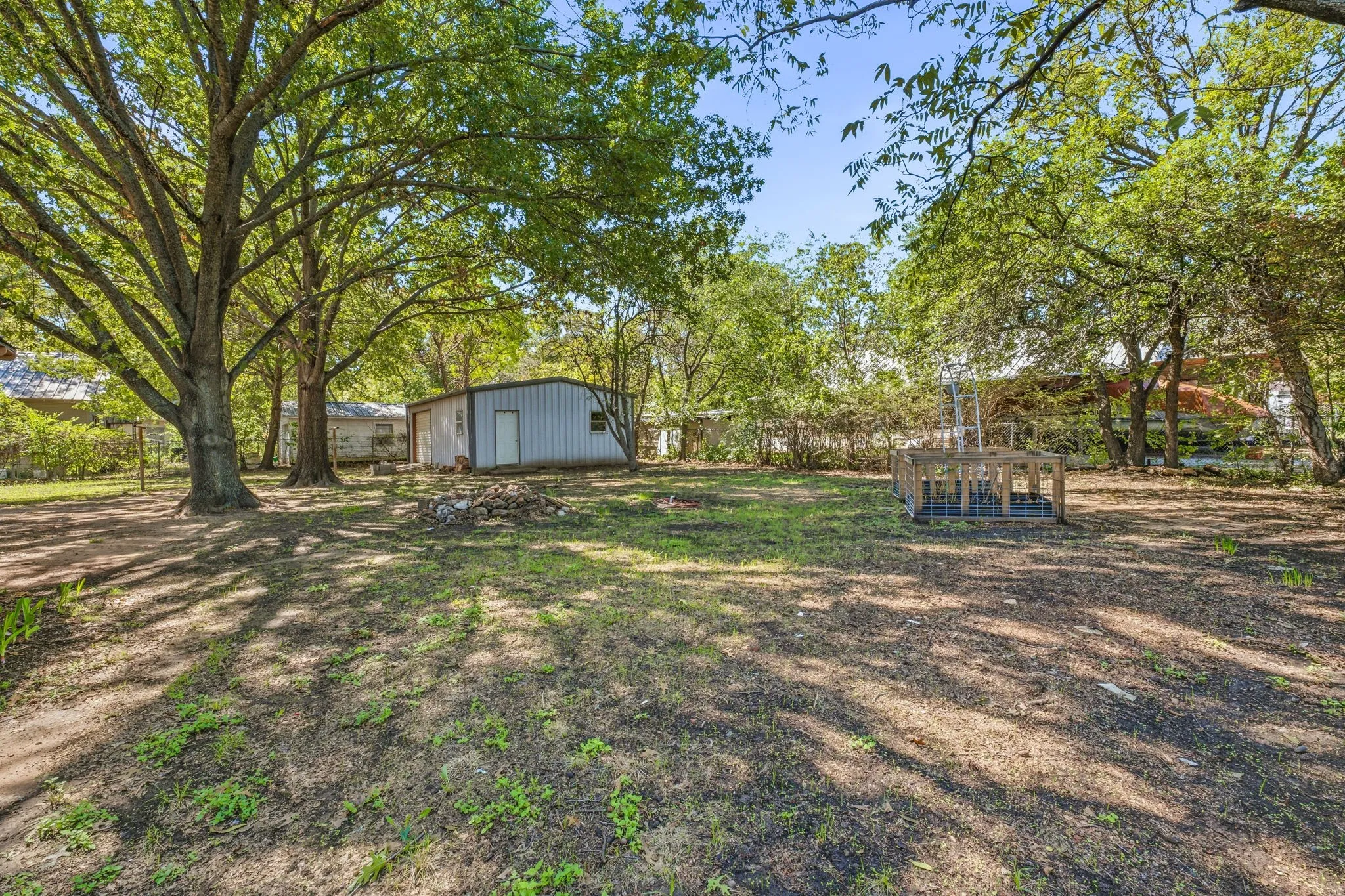 Single Family Residence For Sale in Comanche County , 608 S Austin Street, De Leon, Texas 76444, 3 Bedroom, 2 Bathroom, 2 Garage spaces, 1,688 Sqft, built in 1959, mls#21407512, Real Estate Agent in De Leon, Homes For Sale in Comanche county, Homes For Sale in De Leon, Realtor in De Leon Texas, Real Estate Brokerage Independent Realty Texas, Luminita Cordes Realtor