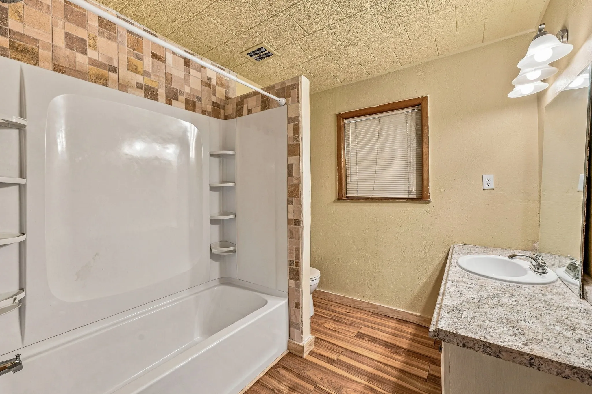 Single Family Residence For Sale in Comanche County , 608 S Austin Street, De Leon, Texas 76444, 3 Bedroom, 2 Bathroom, 2 Garage spaces, 1,688 Sqft, built in 1959, mls#21407512, Real Estate Agent in De Leon, Homes For Sale in Comanche county, Homes For Sale in De Leon, Realtor in De Leon Texas, Real Estate Brokerage Independent Realty Texas, Luminita Cordes Realtor