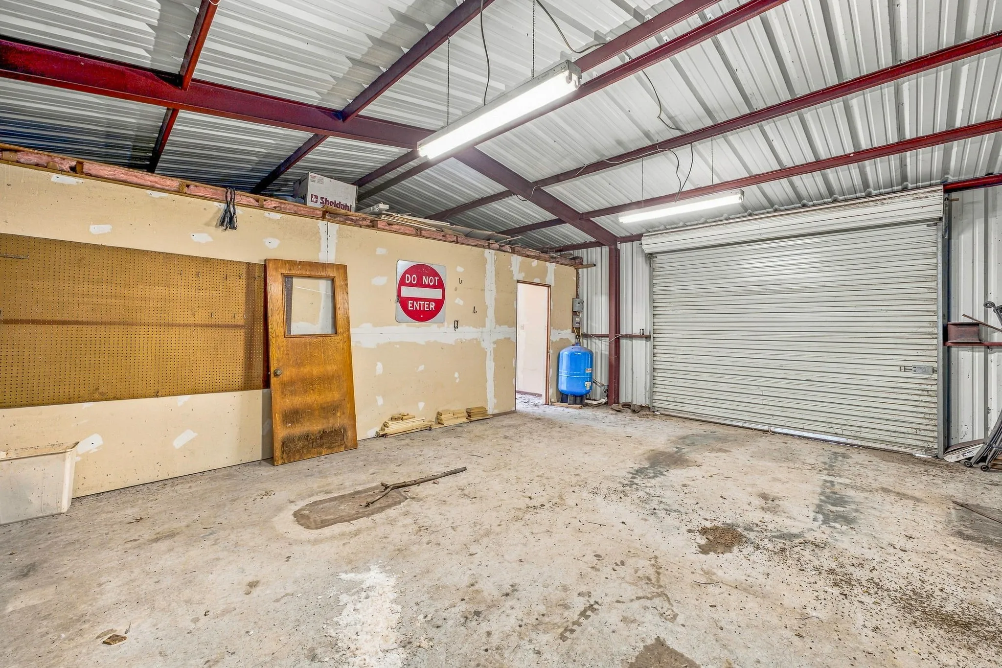 Single Family Residence For Sale in Comanche County , 608 S Austin Street, De Leon, Texas 76444, 3 Bedroom, 2 Bathroom, 2 Garage spaces, 1,688 Sqft, built in 1959, mls#21407512, Real Estate Agent in De Leon, Homes For Sale in Comanche county, Homes For Sale in De Leon, Realtor in De Leon Texas, Real Estate Brokerage Independent Realty Texas, Luminita Cordes Realtor