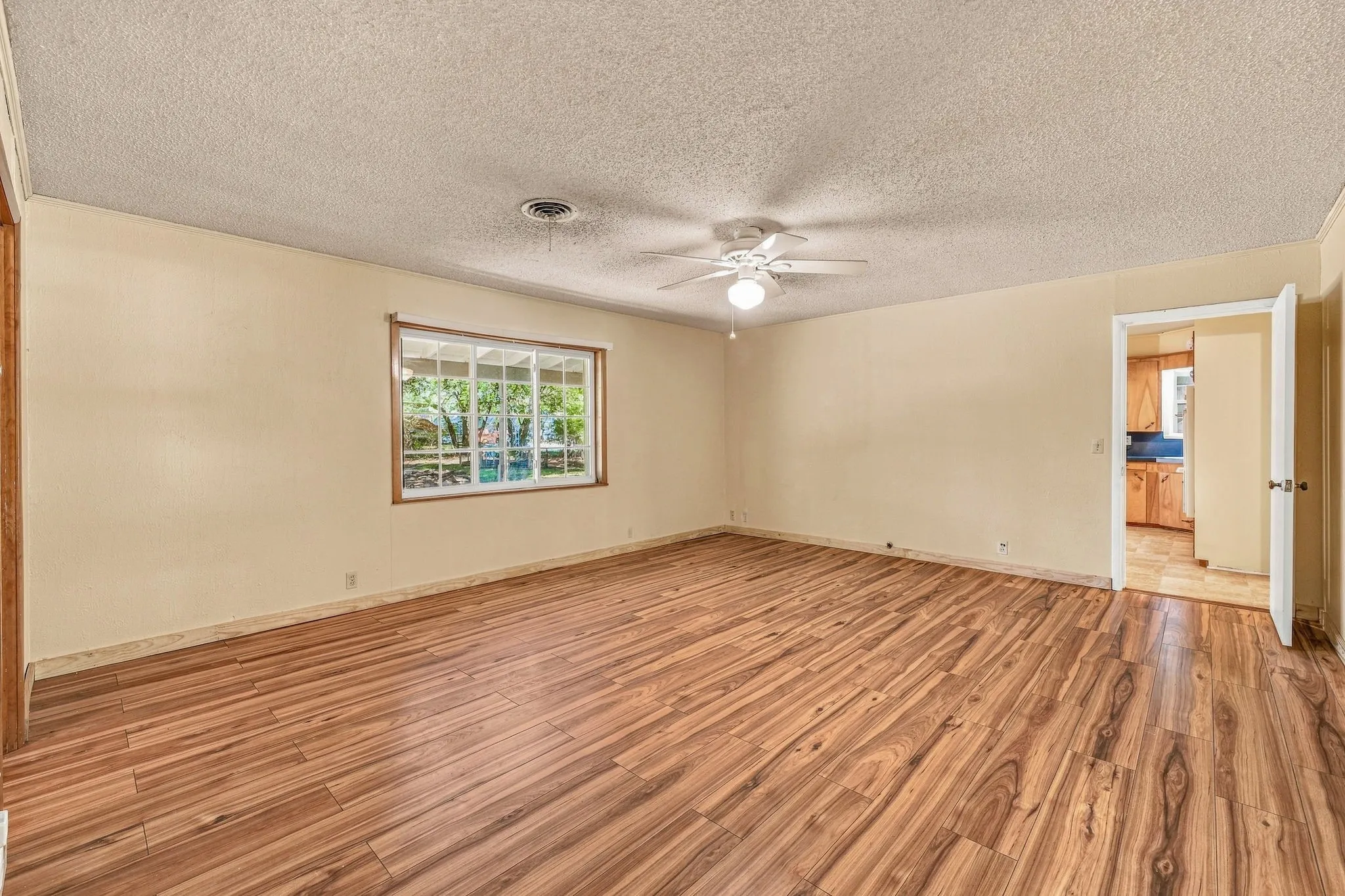Single Family Residence For Sale in Comanche County , 608 S Austin Street, De Leon, Texas 76444, 3 Bedroom, 2 Bathroom, 2 Garage spaces, 1,688 Sqft, built in 1959, mls#21407512, Real Estate Agent in De Leon, Homes For Sale in Comanche county, Homes For Sale in De Leon, Realtor in De Leon Texas, Real Estate Brokerage Independent Realty Texas, Luminita Cordes Realtor
