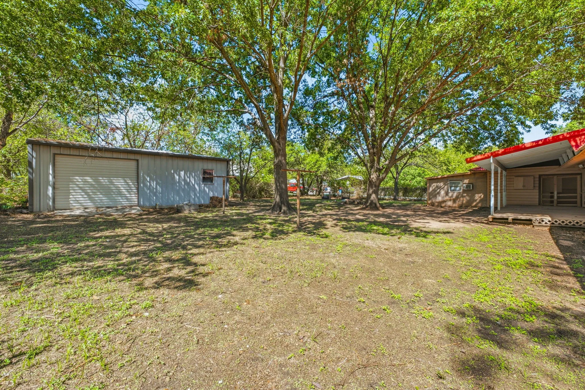 Single Family Residence For Sale in Comanche County , 608 S Austin Street, De Leon, Texas 76444, 3 Bedroom, 2 Bathroom, 2 Garage spaces, 1,688 Sqft, built in 1959, mls#21407512, Real Estate Agent in De Leon, Homes For Sale in Comanche county, Homes For Sale in De Leon, Realtor in De Leon Texas, Real Estate Brokerage Independent Realty Texas, Luminita Cordes Realtor