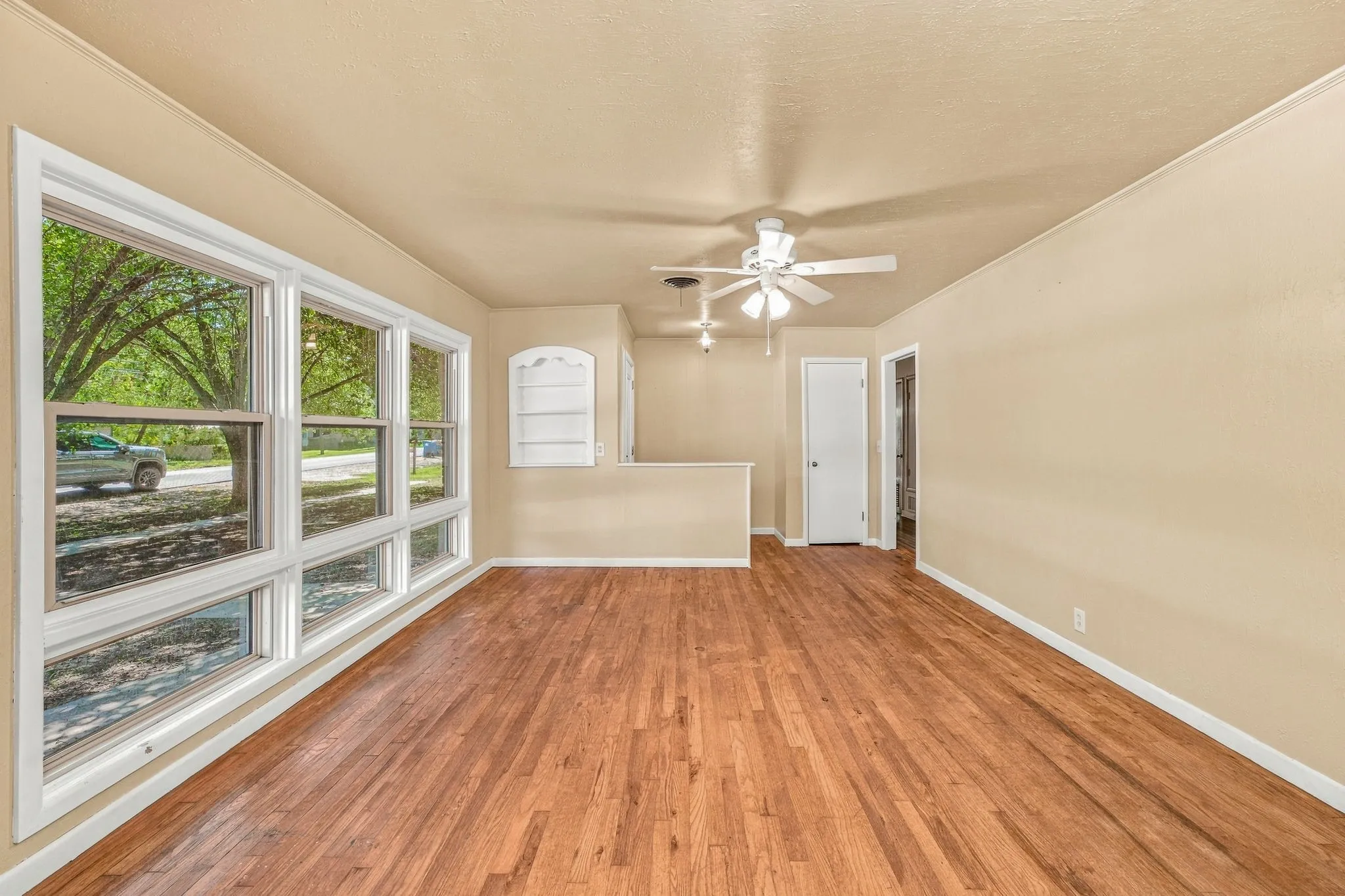 Single Family Residence For Sale in Comanche County , 608 S Austin Street, De Leon, Texas 76444, 3 Bedroom, 2 Bathroom, 2 Garage spaces, 1,688 Sqft, built in 1959, mls#21407512, Real Estate Agent in De Leon, Homes For Sale in Comanche county, Homes For Sale in De Leon, Realtor in De Leon Texas, Real Estate Brokerage Independent Realty Texas, Luminita Cordes Realtor