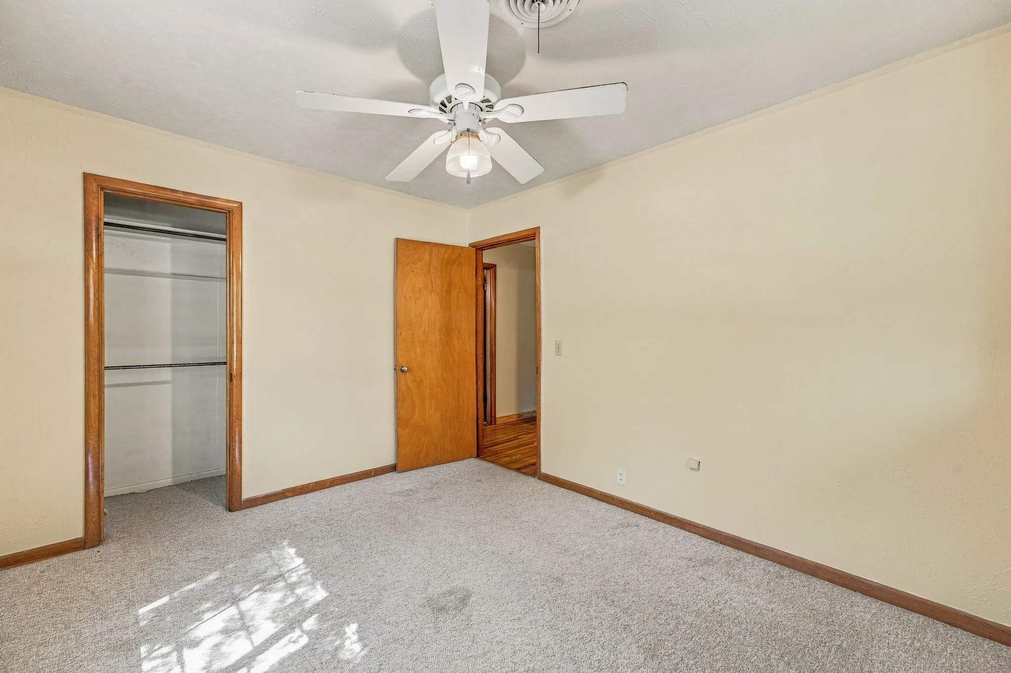Single Family Residence For Sale in Comanche County , 608 S Austin Street, De Leon, Texas 76444, 3 Bedroom, 2 Bathroom, 2 Garage spaces, 1,688 Sqft, built in 1959, mls#21407512, Real Estate Agent in De Leon, Homes For Sale in Comanche county, Homes For Sale in De Leon, Realtor in De Leon Texas, Real Estate Brokerage Independent Realty Texas, Luminita Cordes Realtor