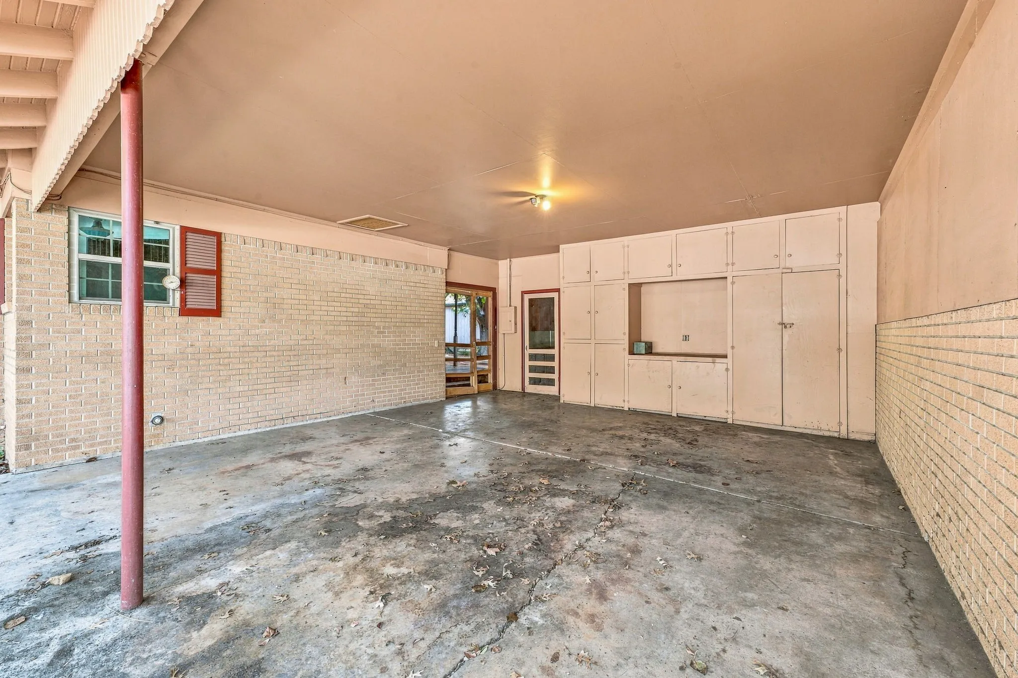 Single Family Residence For Sale in Comanche County , 608 S Austin Street, De Leon, Texas 76444, 3 Bedroom, 2 Bathroom, 2 Garage spaces, 1,688 Sqft, built in 1959, mls#21407512, Real Estate Agent in De Leon, Homes For Sale in Comanche county, Homes For Sale in De Leon, Realtor in De Leon Texas, Real Estate Brokerage Independent Realty Texas, Luminita Cordes Realtor