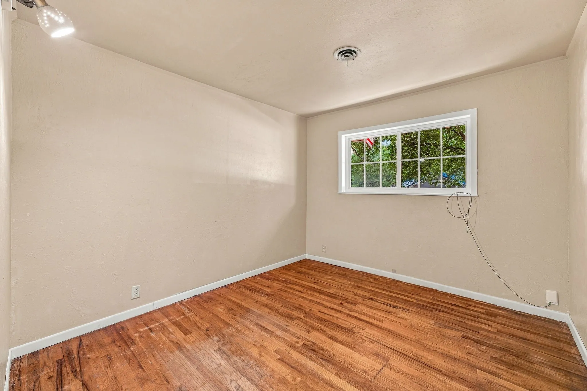 Single Family Residence For Sale in Comanche County , 608 S Austin Street, De Leon, Texas 76444, 3 Bedroom, 2 Bathroom, 2 Garage spaces, 1,688 Sqft, built in 1959, mls#21407512, Real Estate Agent in De Leon, Homes For Sale in Comanche county, Homes For Sale in De Leon, Realtor in De Leon Texas, Real Estate Brokerage Independent Realty Texas, Luminita Cordes Realtor