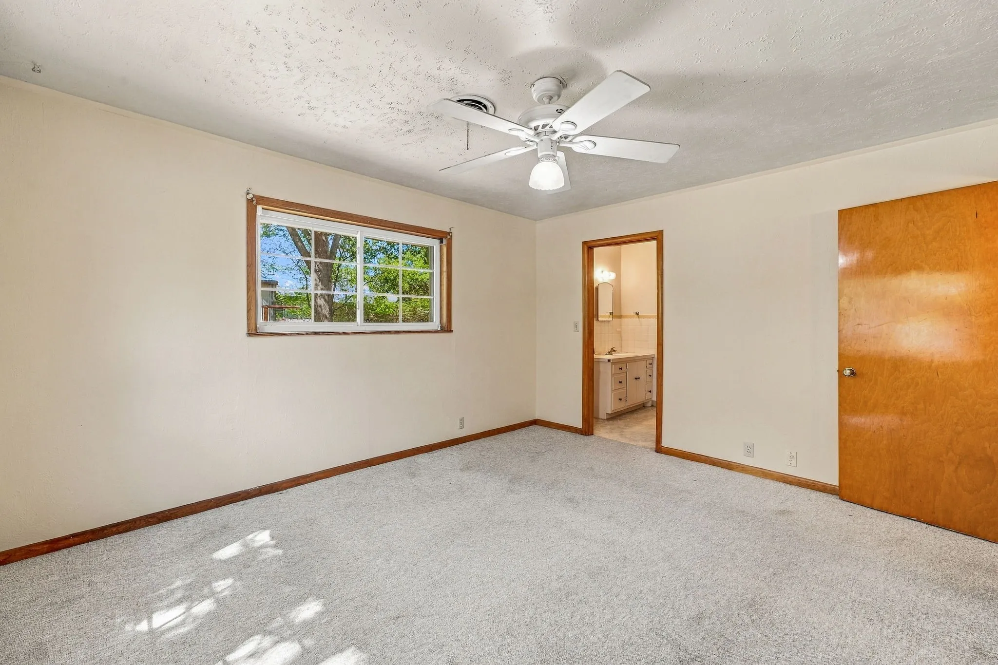 Single Family Residence For Sale in Comanche County , 608 S Austin Street, De Leon, Texas 76444, 3 Bedroom, 2 Bathroom, 2 Garage spaces, 1,688 Sqft, built in 1959, mls#21407512, Real Estate Agent in De Leon, Homes For Sale in Comanche county, Homes For Sale in De Leon, Realtor in De Leon Texas, Real Estate Brokerage Independent Realty Texas, Luminita Cordes Realtor