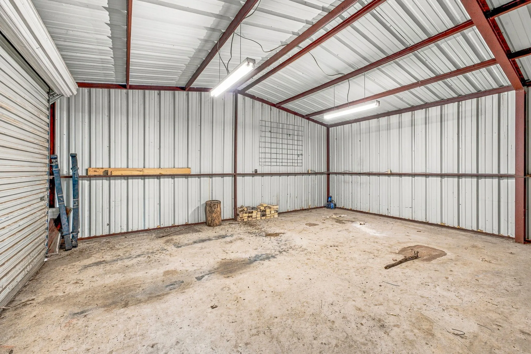 Single Family Residence For Sale in Comanche County , 608 S Austin Street, De Leon, Texas 76444, 3 Bedroom, 2 Bathroom, 2 Garage spaces, 1,688 Sqft, built in 1959, mls#21407512, Real Estate Agent in De Leon, Homes For Sale in Comanche county, Homes For Sale in De Leon, Realtor in De Leon Texas, Real Estate Brokerage Independent Realty Texas, Luminita Cordes Realtor