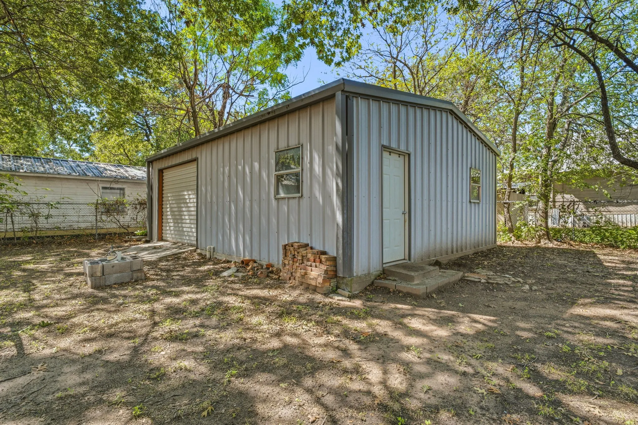 Single Family Residence For Sale in Comanche County , 608 S Austin Street, De Leon, Texas 76444, 3 Bedroom, 2 Bathroom, 2 Garage spaces, 1,688 Sqft, built in 1959, mls#21407512, Real Estate Agent in De Leon, Homes For Sale in Comanche county, Homes For Sale in De Leon, Realtor in De Leon Texas, Real Estate Brokerage Independent Realty Texas, Luminita Cordes Realtor