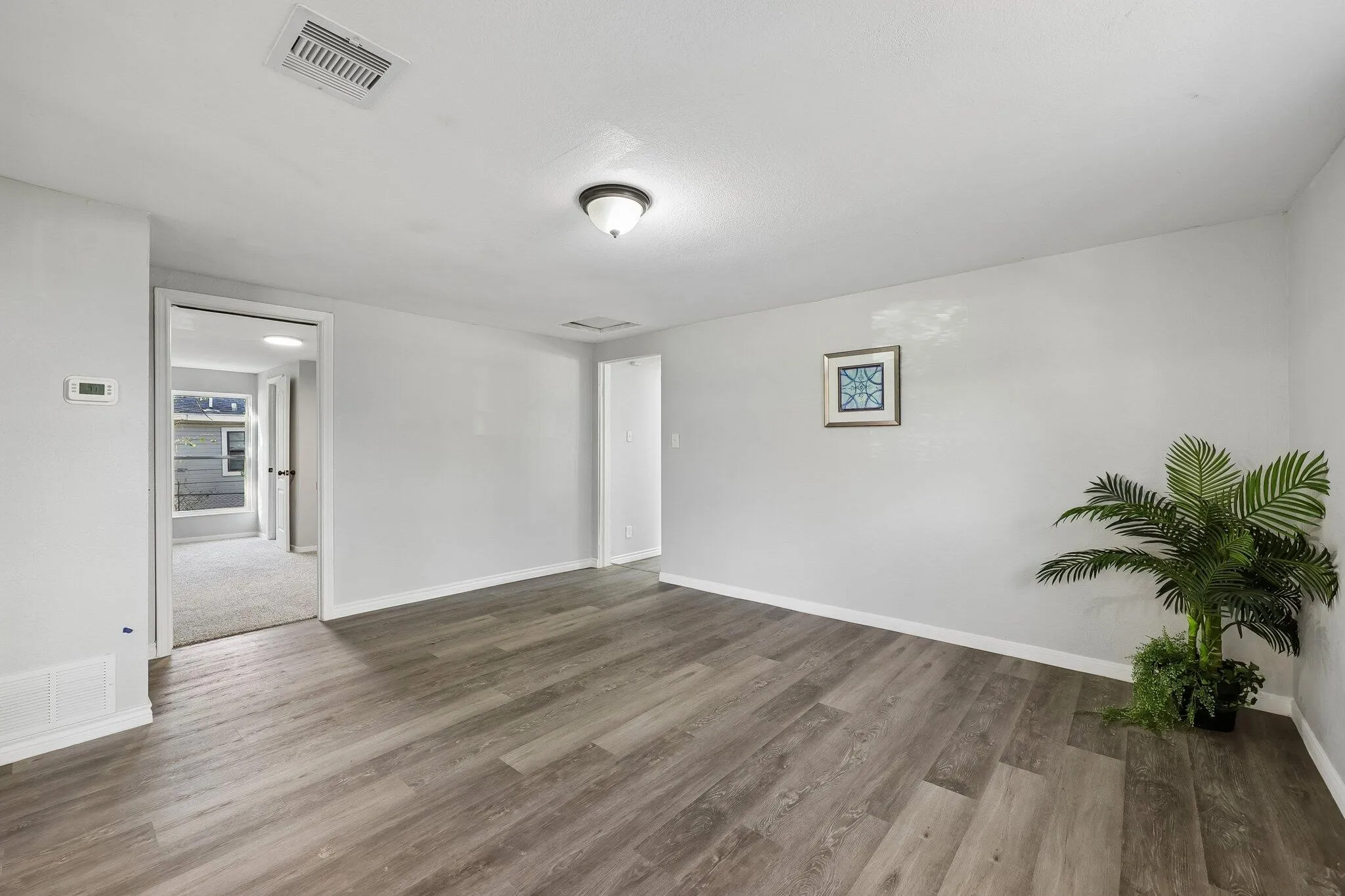 Single Family Residence For Sale in Tarrant County , 1724 Lloyd Avenue, Fort Worth, Texas 76105, 4 Bedroom, 2 Bathroom, Garage spaces, 1,416 Sqft, built in 1942, mls#21407783, Real Estate Agent in Fort Worth, Homes For Sale in Tarrant county, Homes For Sale in Fort Worth, Realtor in Fort Worth Texas, Real Estate Brokerage Independent Realty Texas, Luminita Cordes Realtor