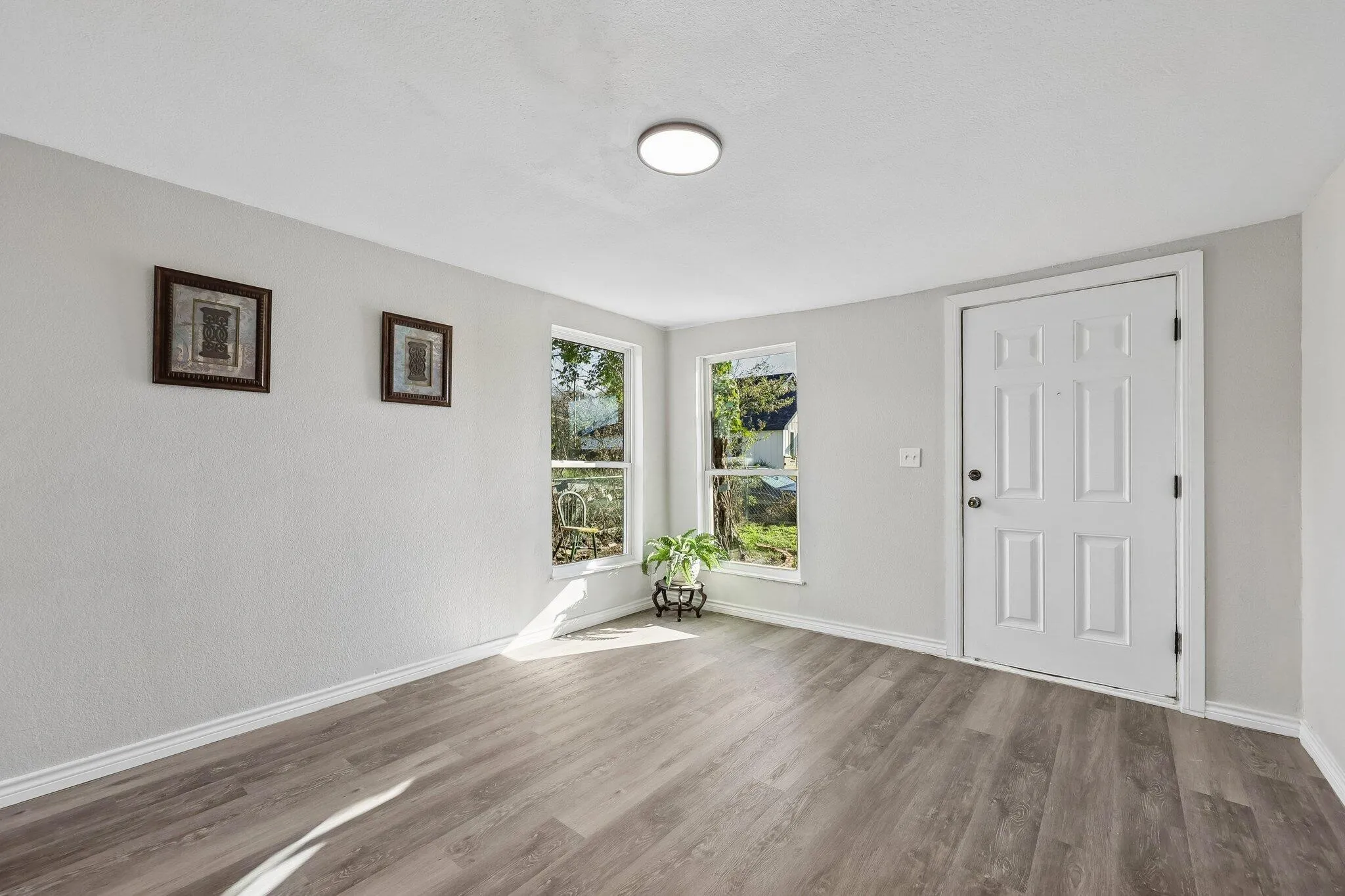 Single Family Residence For Sale in Tarrant County , 1724 Lloyd Avenue, Fort Worth, Texas 76105, 4 Bedroom, 2 Bathroom, Garage spaces, 1,416 Sqft, built in 1942, mls#21407783, Real Estate Agent in Fort Worth, Homes For Sale in Tarrant county, Homes For Sale in Fort Worth, Realtor in Fort Worth Texas, Real Estate Brokerage Independent Realty Texas, Luminita Cordes Realtor