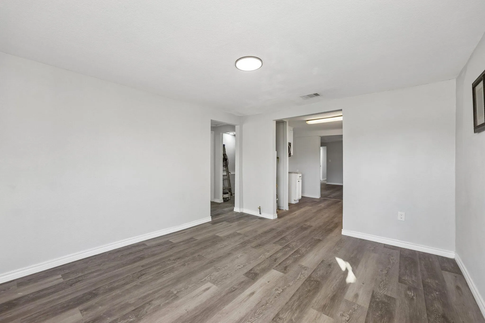 Single Family Residence For Sale in Tarrant County , 1724 Lloyd Avenue, Fort Worth, Texas 76105, 4 Bedroom, 2 Bathroom, Garage spaces, 1,416 Sqft, built in 1942, mls#21407783, Real Estate Agent in Fort Worth, Homes For Sale in Tarrant county, Homes For Sale in Fort Worth, Realtor in Fort Worth Texas, Real Estate Brokerage Independent Realty Texas, Luminita Cordes Realtor
