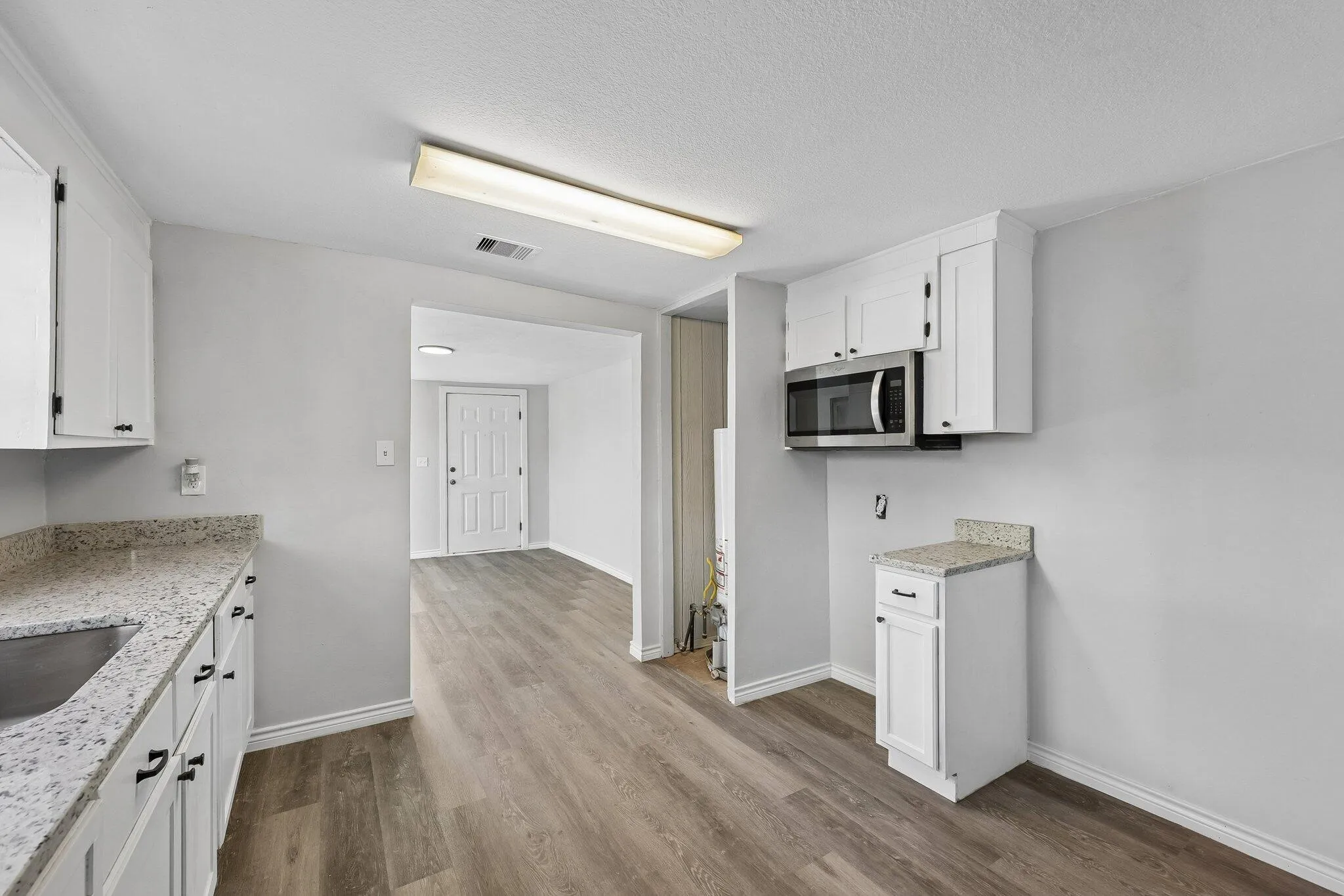 Single Family Residence For Sale in Tarrant County , 1724 Lloyd Avenue, Fort Worth, Texas 76105, 4 Bedroom, 2 Bathroom, Garage spaces, 1,416 Sqft, built in 1942, mls#21407783, Real Estate Agent in Fort Worth, Homes For Sale in Tarrant county, Homes For Sale in Fort Worth, Realtor in Fort Worth Texas, Real Estate Brokerage Independent Realty Texas, Luminita Cordes Realtor