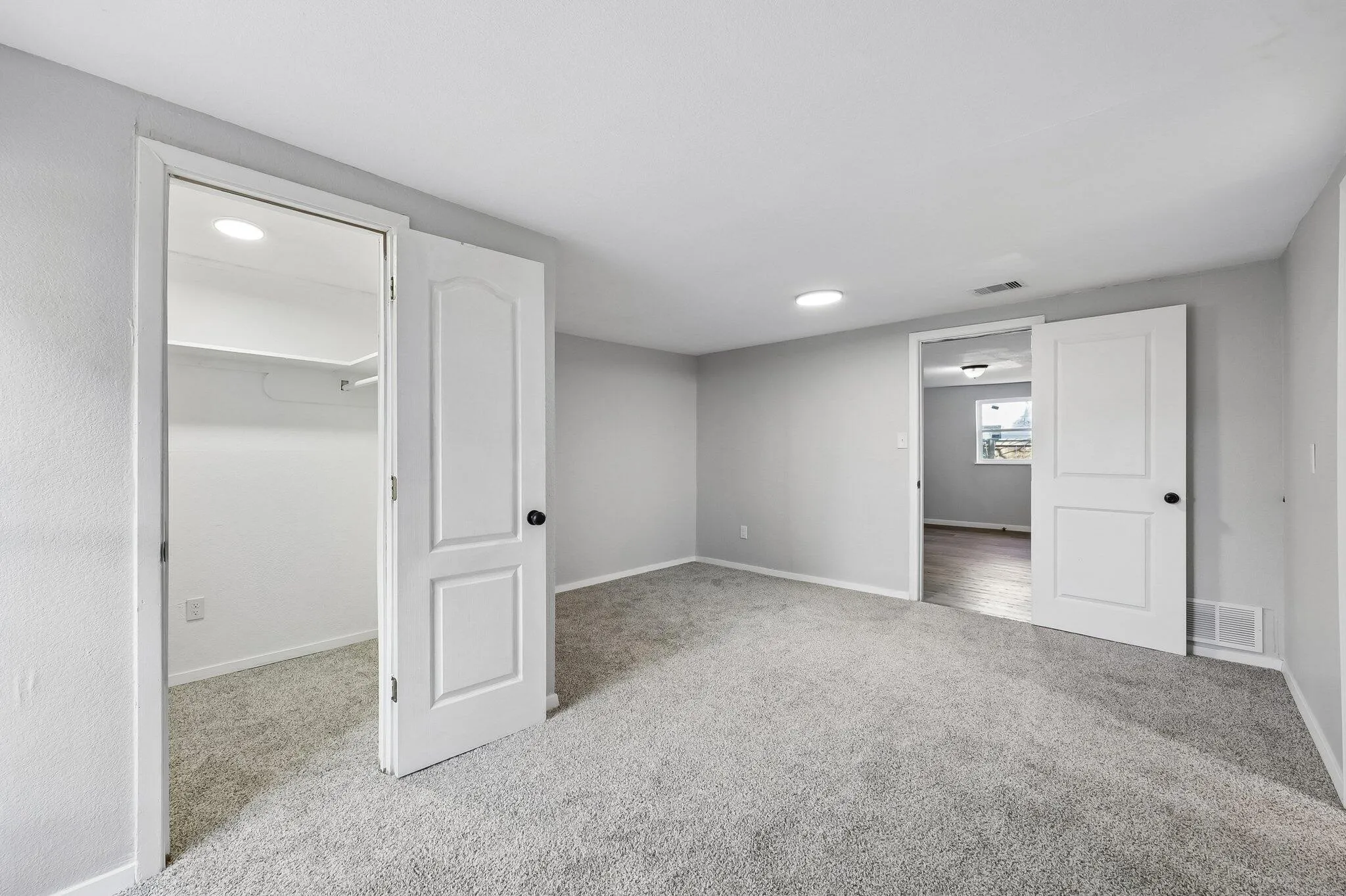 Single Family Residence For Sale in Tarrant County , 1724 Lloyd Avenue, Fort Worth, Texas 76105, 4 Bedroom, 2 Bathroom, Garage spaces, 1,416 Sqft, built in 1942, mls#21407783, Real Estate Agent in Fort Worth, Homes For Sale in Tarrant county, Homes For Sale in Fort Worth, Realtor in Fort Worth Texas, Real Estate Brokerage Independent Realty Texas, Luminita Cordes Realtor