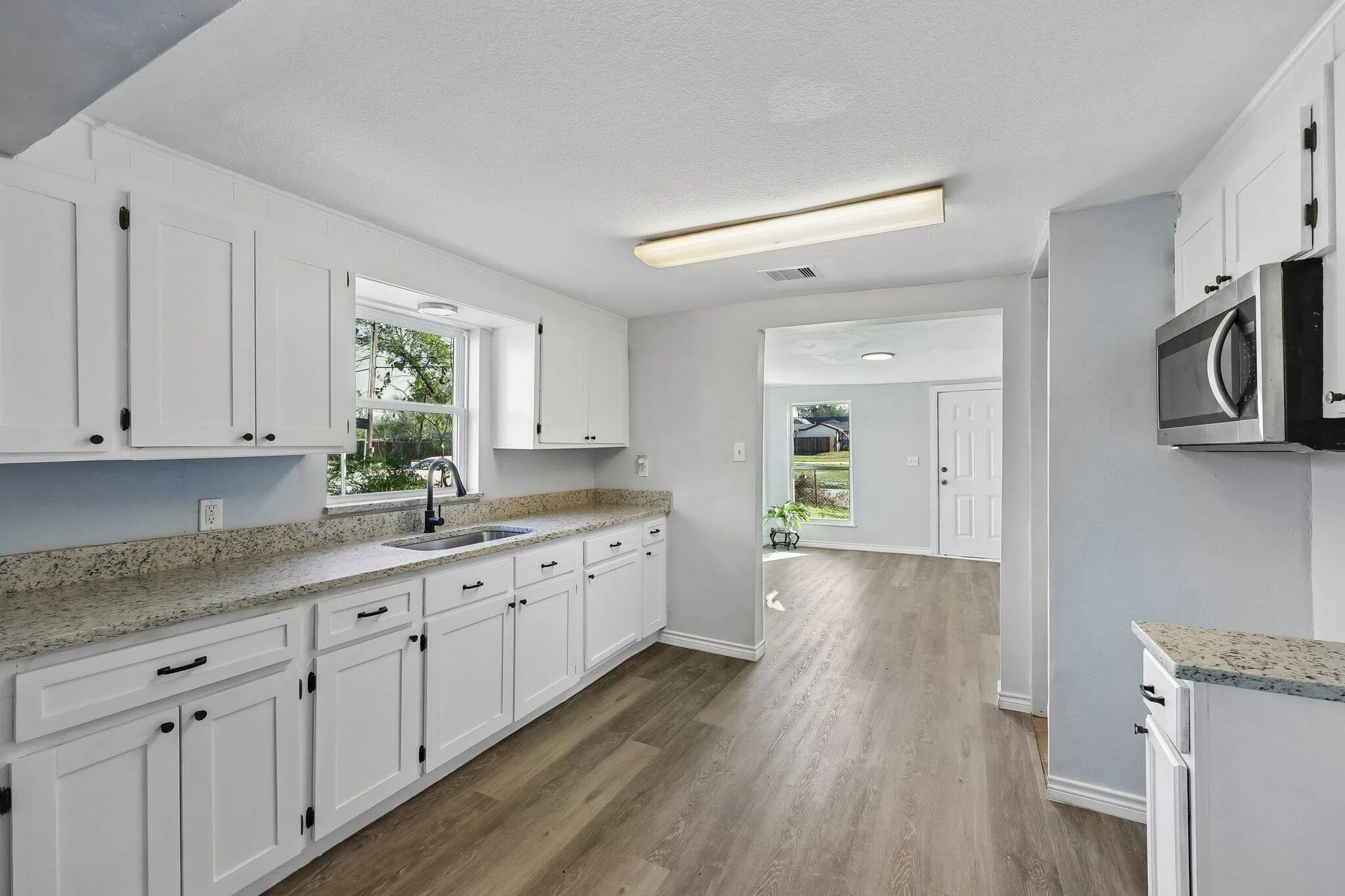 Single Family Residence For Sale in Tarrant County , 1724 Lloyd Avenue, Fort Worth, Texas 76105, 4 Bedroom, 2 Bathroom, Garage spaces, 1,416 Sqft, built in 1942, mls#21407783, Real Estate Agent in Fort Worth, Homes For Sale in Tarrant county, Homes For Sale in Fort Worth, Realtor in Fort Worth Texas, Real Estate Brokerage Independent Realty Texas, Luminita Cordes Realtor