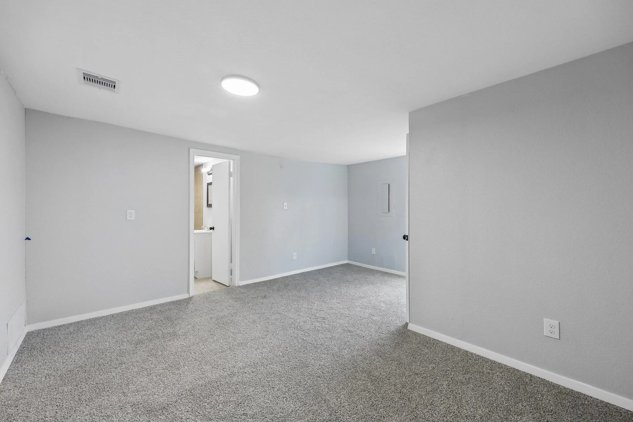 Single Family Residence For Sale in Tarrant County , 1724 Lloyd Avenue, Fort Worth, Texas 76105, 4 Bedroom, 2 Bathroom, Garage spaces, 1,416 Sqft, built in 1942, mls#21407783, Real Estate Agent in Fort Worth, Homes For Sale in Tarrant county, Homes For Sale in Fort Worth, Realtor in Fort Worth Texas, Real Estate Brokerage Independent Realty Texas, Luminita Cordes Realtor