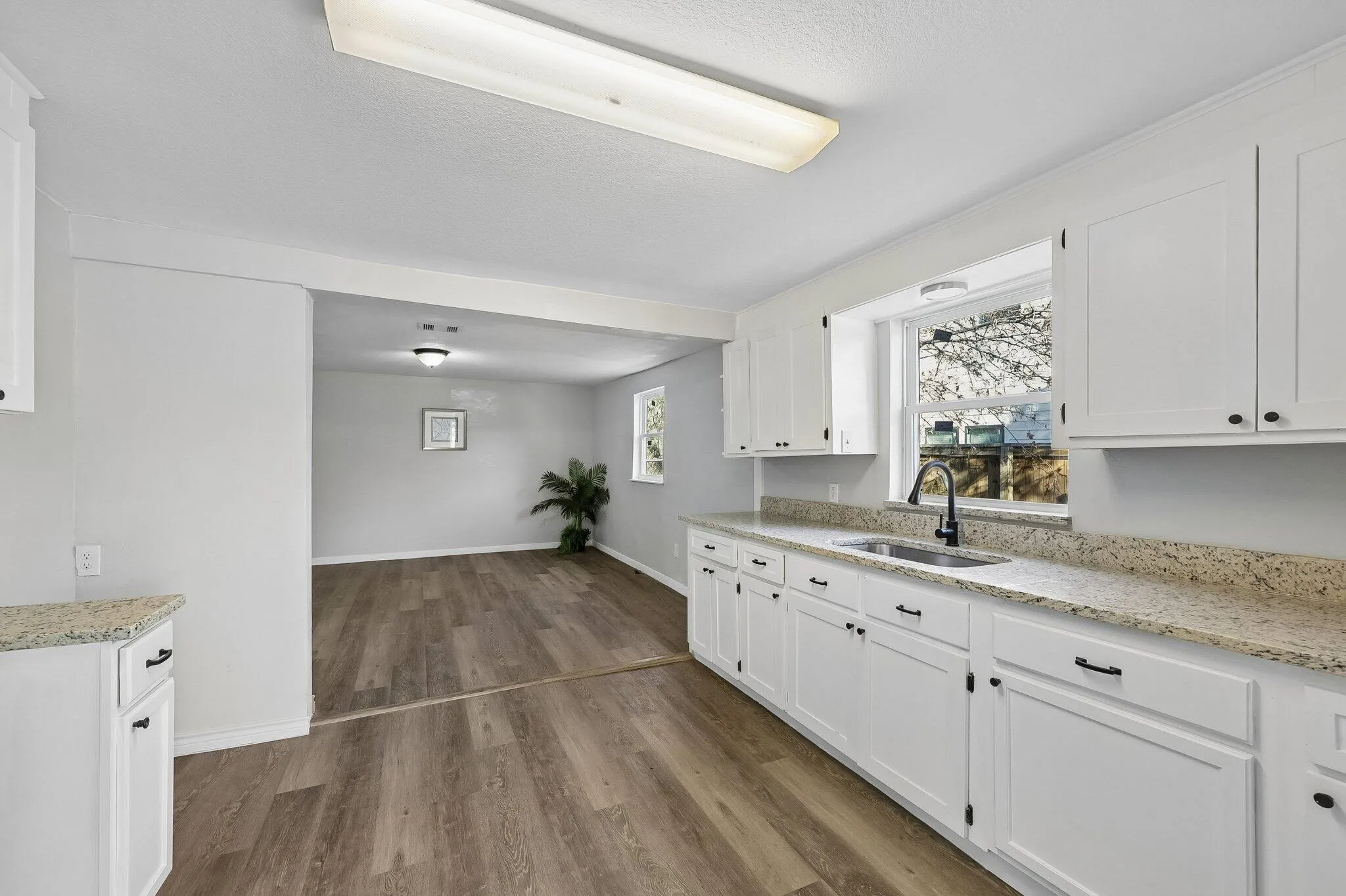 Single Family Residence For Sale in Tarrant County , 1724 Lloyd Avenue, Fort Worth, Texas 76105, 4 Bedroom, 2 Bathroom, Garage spaces, 1,416 Sqft, built in 1942, mls#21407783, Real Estate Agent in Fort Worth, Homes For Sale in Tarrant county, Homes For Sale in Fort Worth, Realtor in Fort Worth Texas, Real Estate Brokerage Independent Realty Texas, Luminita Cordes Realtor