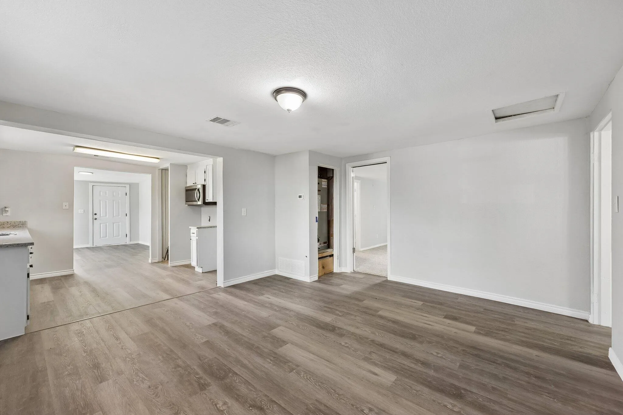 Single Family Residence For Sale in Tarrant County , 1724 Lloyd Avenue, Fort Worth, Texas 76105, 4 Bedroom, 2 Bathroom, Garage spaces, 1,416 Sqft, built in 1942, mls#21407783, Real Estate Agent in Fort Worth, Homes For Sale in Tarrant county, Homes For Sale in Fort Worth, Realtor in Fort Worth Texas, Real Estate Brokerage Independent Realty Texas, Luminita Cordes Realtor