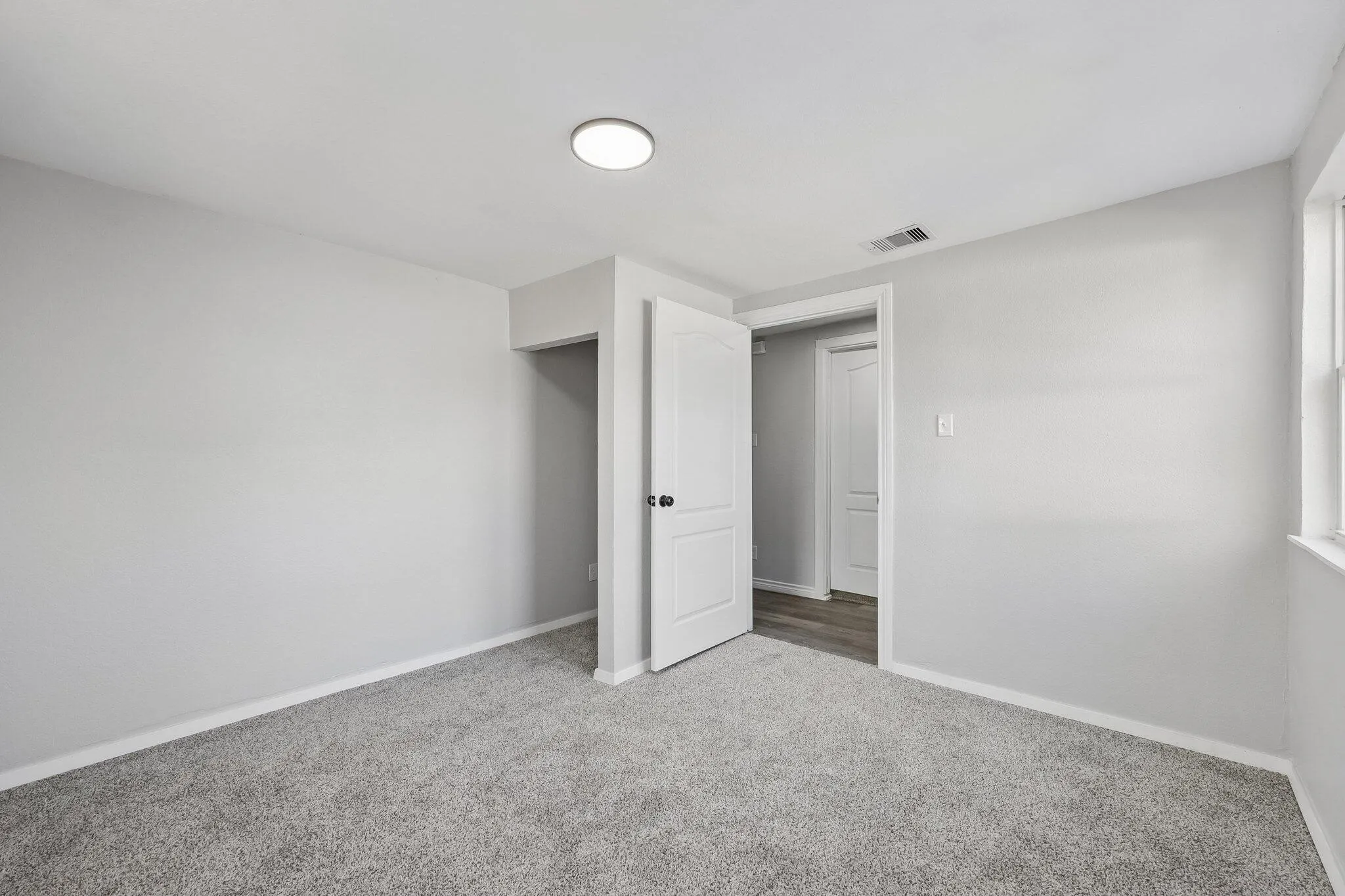Single Family Residence For Sale in Tarrant County , 1724 Lloyd Avenue, Fort Worth, Texas 76105, 4 Bedroom, 2 Bathroom, Garage spaces, 1,416 Sqft, built in 1942, mls#21407783, Real Estate Agent in Fort Worth, Homes For Sale in Tarrant county, Homes For Sale in Fort Worth, Realtor in Fort Worth Texas, Real Estate Brokerage Independent Realty Texas, Luminita Cordes Realtor