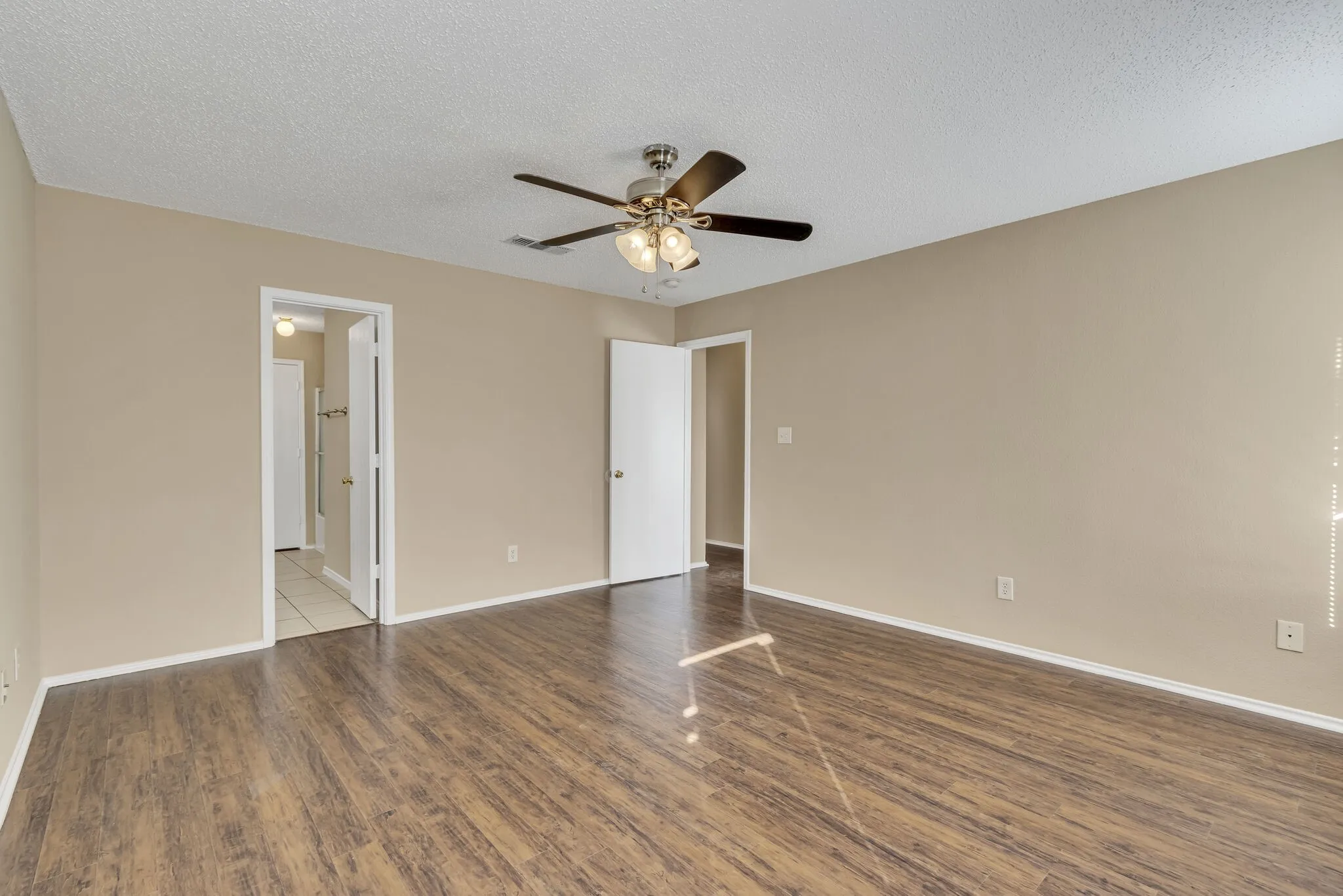 Single Family Residence For Rent in Denton County , 2920 Newport Avenue, Denton, Texas 76209, 3 Bedroom, 2 Bathroom, 2 Garage spaces, 1,375 Sqft, built in 2000, mls#21407771, Real Estate Agent in Denton, Homes For Rent in Denton county, Homes For Rent in Denton, Realtor in Denton Texas, Real Estate Brokerage Independent Realty Texas, Luminita Cordes Realtor