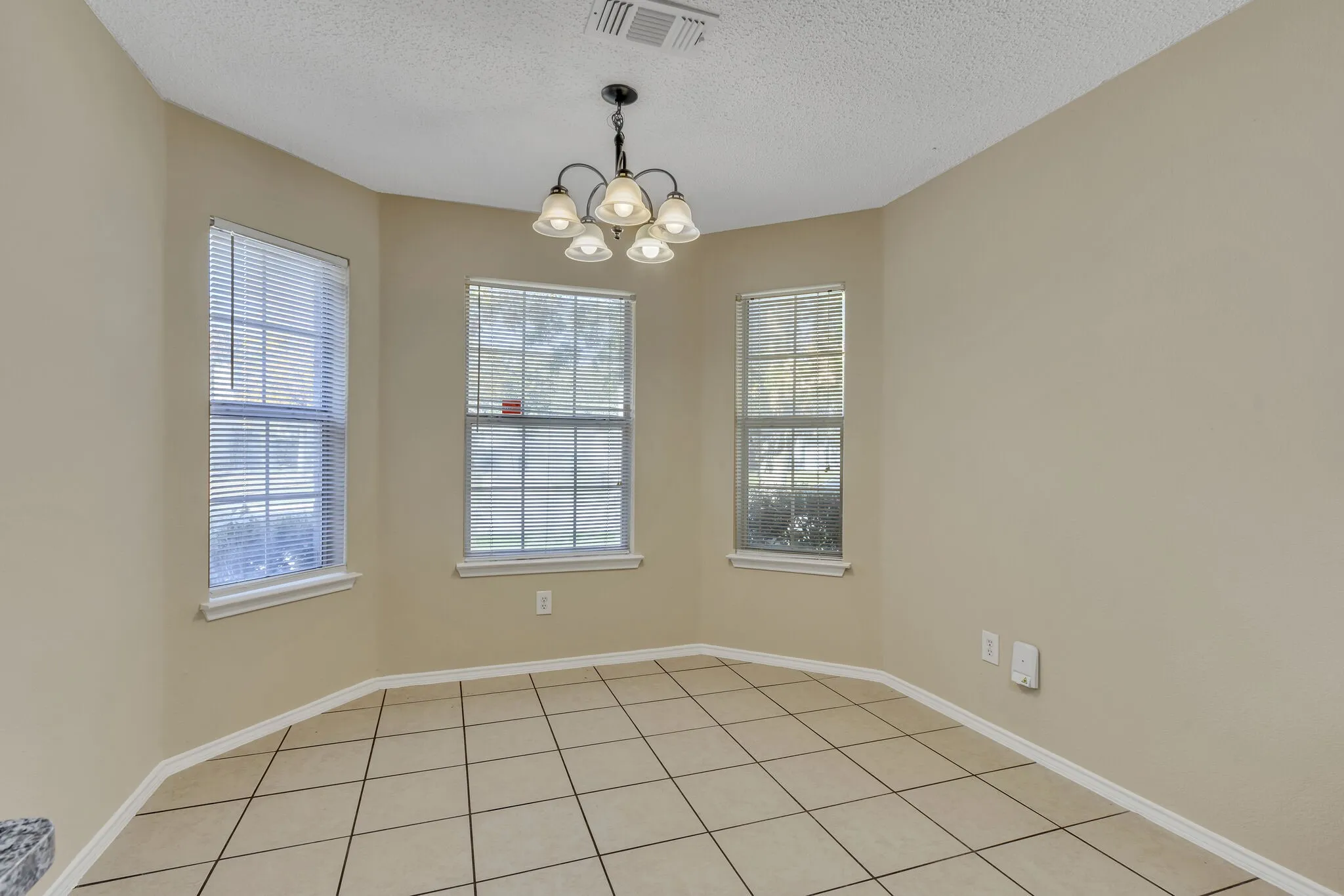 Single Family Residence For Rent in Denton County , 2920 Newport Avenue, Denton, Texas 76209, 3 Bedroom, 2 Bathroom, 2 Garage spaces, 1,375 Sqft, built in 2000, mls#21407771, Real Estate Agent in Denton, Homes For Rent in Denton county, Homes For Rent in Denton, Realtor in Denton Texas, Real Estate Brokerage Independent Realty Texas, Luminita Cordes Realtor