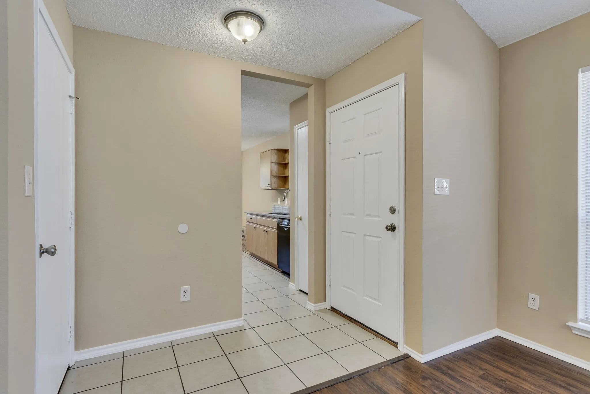 Single Family Residence For Rent in Denton County , 2920 Newport Avenue, Denton, Texas 76209, 3 Bedroom, 2 Bathroom, 2 Garage spaces, 1,375 Sqft, built in 2000, mls#21407771, Real Estate Agent in Denton, Homes For Rent in Denton county, Homes For Rent in Denton, Realtor in Denton Texas, Real Estate Brokerage Independent Realty Texas, Luminita Cordes Realtor