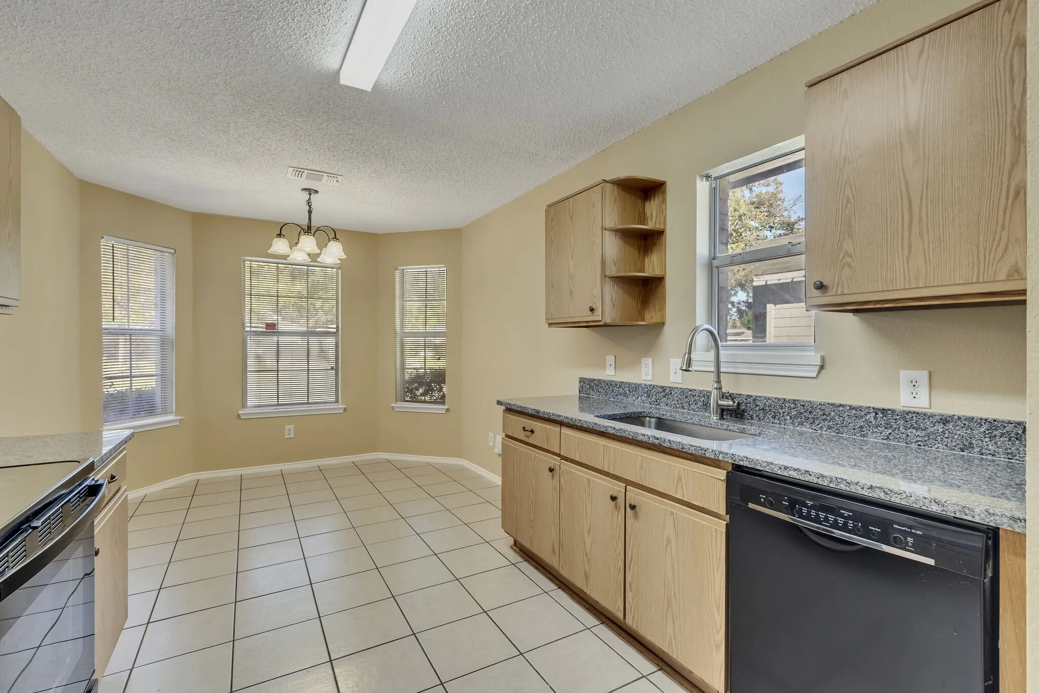 Single Family Residence For Rent in Denton County , 2920 Newport Avenue, Denton, Texas 76209, 3 Bedroom, 2 Bathroom, 2 Garage spaces, 1,375 Sqft, built in 2000, mls#21407771, Real Estate Agent in Denton, Homes For Rent in Denton county, Homes For Rent in Denton, Realtor in Denton Texas, Real Estate Brokerage Independent Realty Texas, Luminita Cordes Realtor