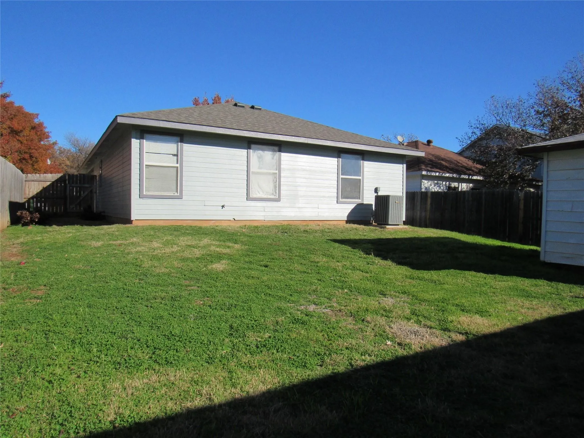 Single Family Residence For Rent in Denton County , 2920 Newport Avenue, Denton, Texas 76209, 3 Bedroom, 2 Bathroom, 2 Garage spaces, 1,375 Sqft, built in 2000, mls#21407771, Real Estate Agent in Denton, Homes For Rent in Denton county, Homes For Rent in Denton, Realtor in Denton Texas, Real Estate Brokerage Independent Realty Texas, Luminita Cordes Realtor
